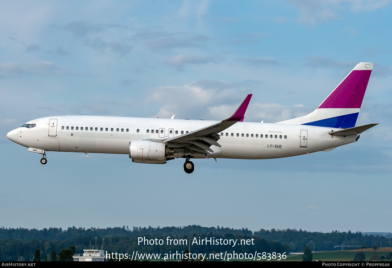 Aircraft Photo of LY-DUE | Boeing 737-8FE | AirHistory.net #583836