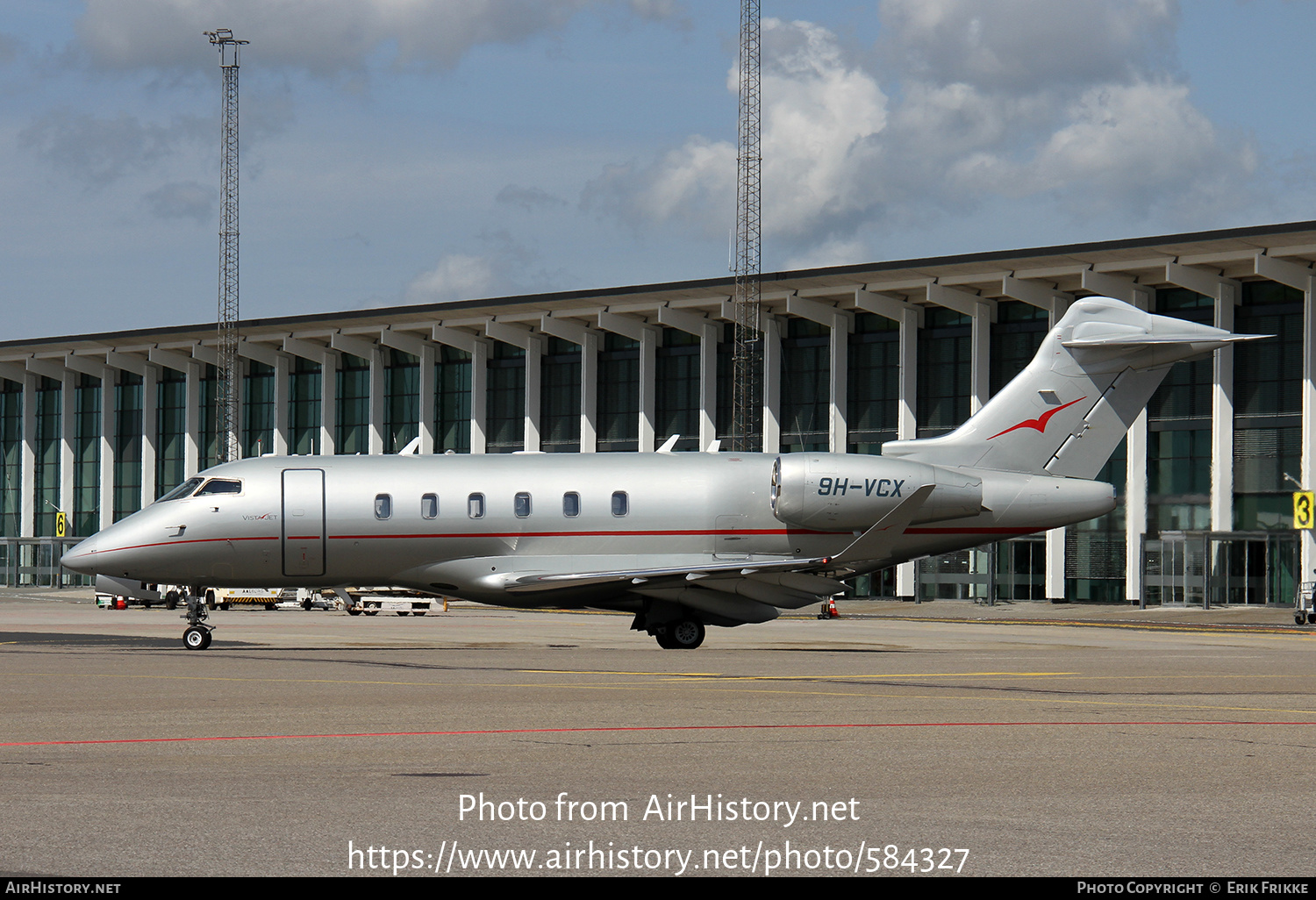 Aircraft Photo of 9H-VCX | Bombardier Challenger 350 (BD-100-1A10) | VistaJet | AirHistory.net #584327