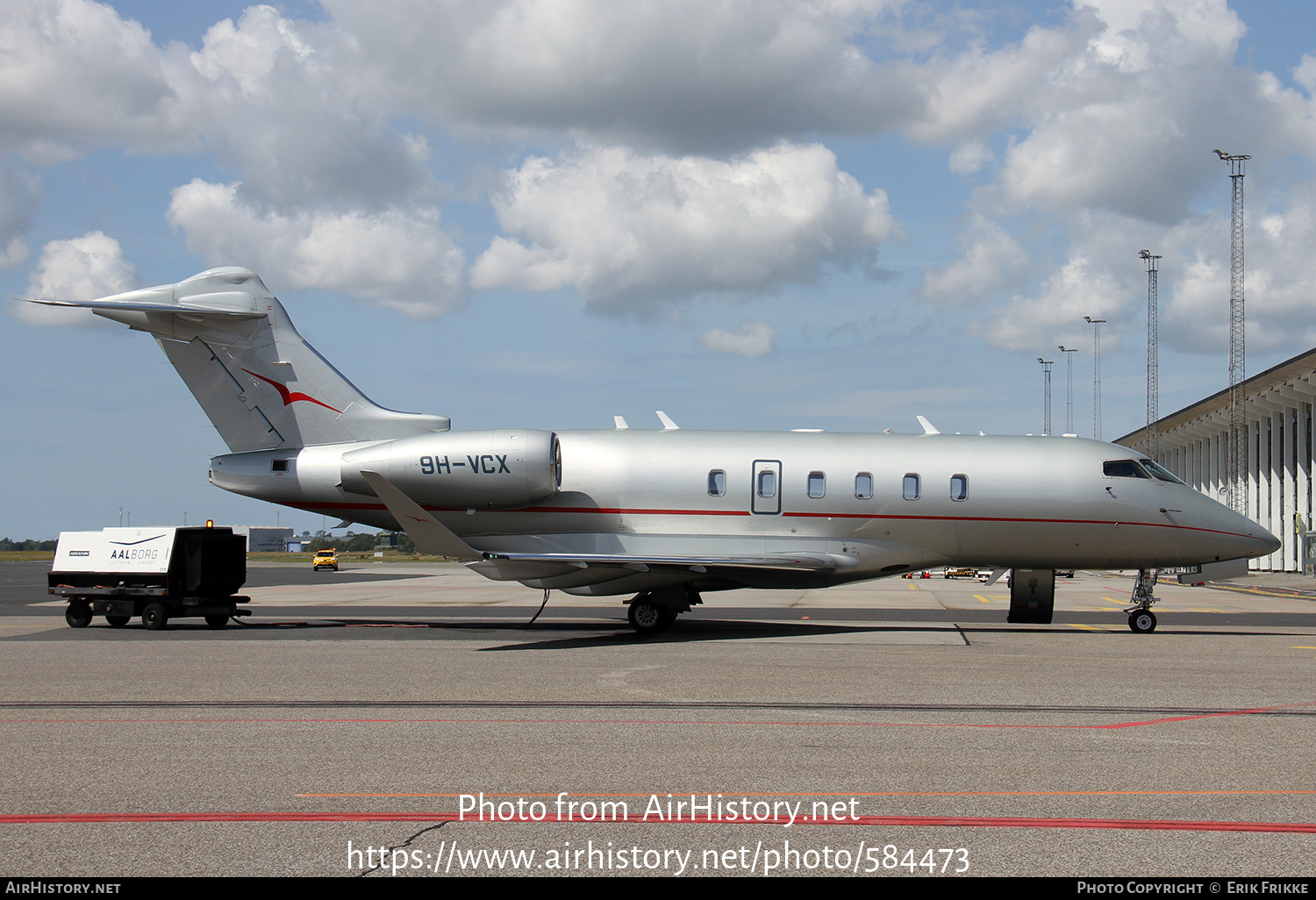 Aircraft Photo of 9H-VCX | Bombardier Challenger 350 (BD-100-1A10) | VistaJet | AirHistory.net #584473