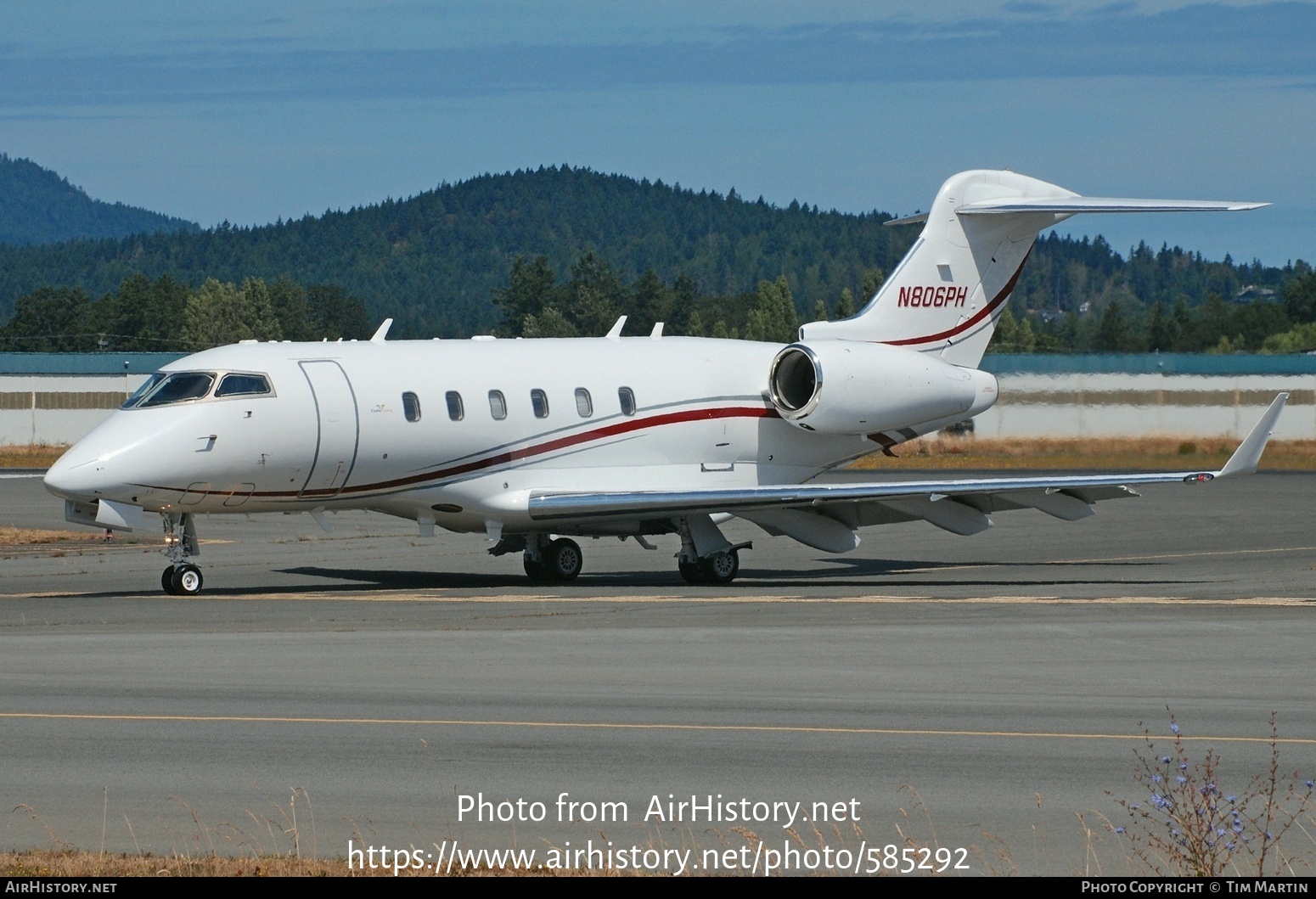 Aircraft Photo of N806PH | Bombardier Challenger 300 (BD-100-1A10) | AirHistory.net #585292