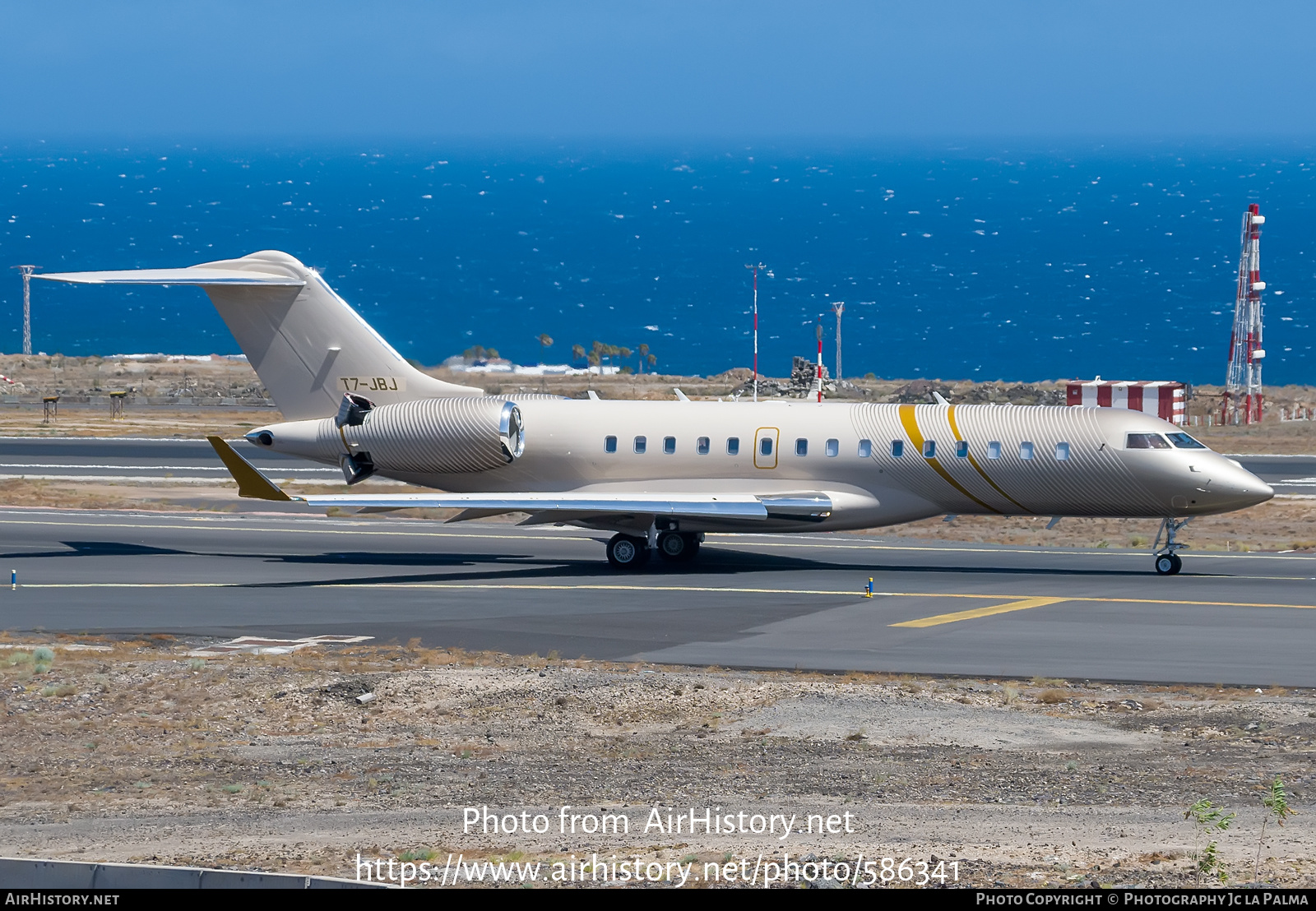 Aircraft Photo of T7-JBJ | Bombardier Global 6000 (BD-700-1A10) | AirHistory.net #586341