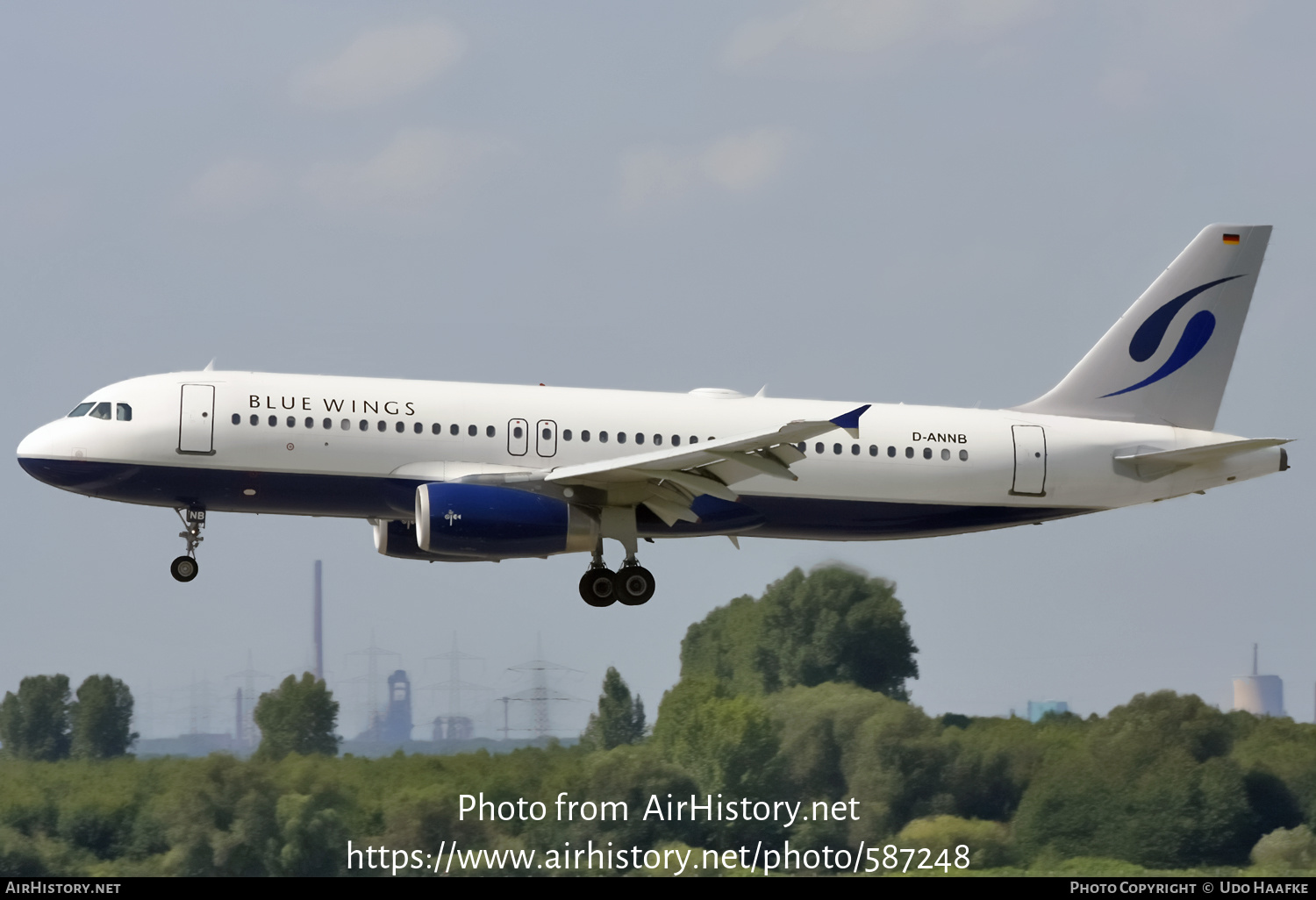 Aircraft Photo of D-ANNB | Airbus A320-232 | Blue Wings | AirHistory.net #587248