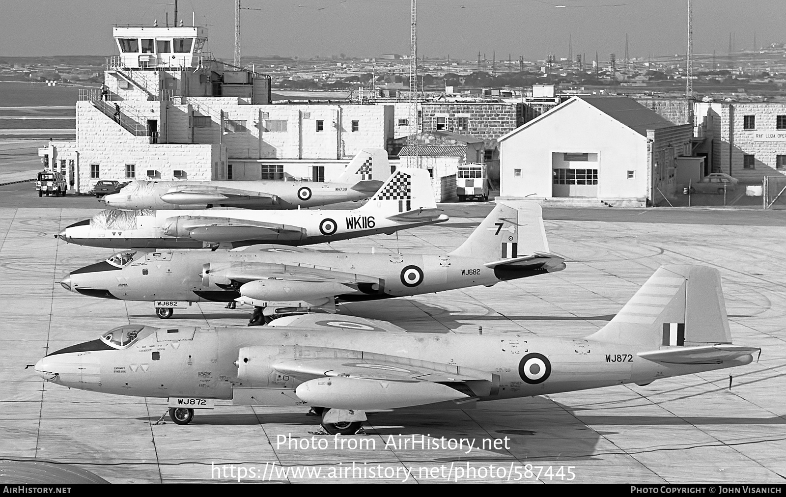 Aircraft Photo of WJ872 | English Electric Canberra T4 | UK - Air Force | AirHistory.net #587445