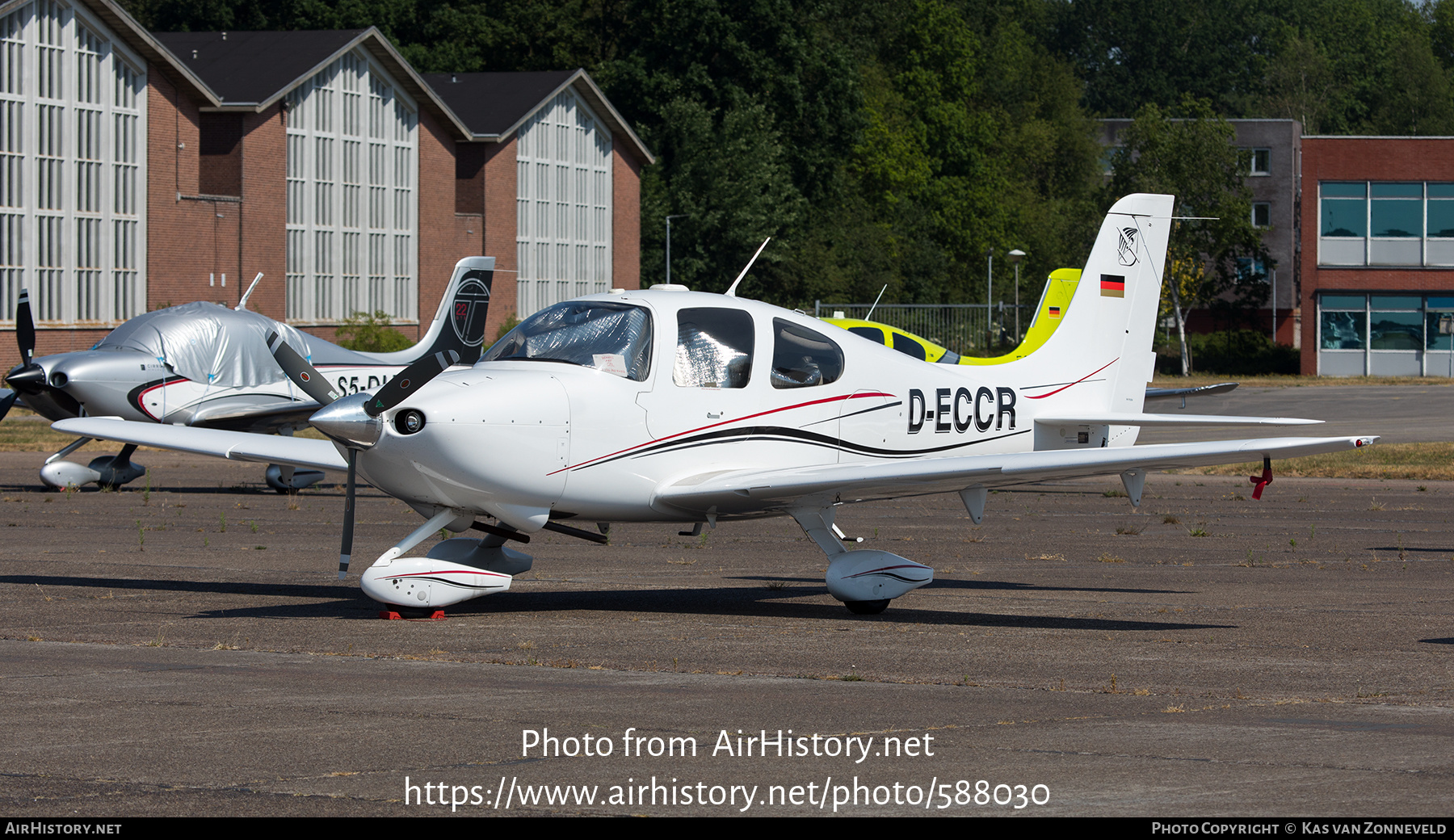 Aircraft Photo of D-ECCR | Cirrus SR-20 G1 | AirHistory.net #588030