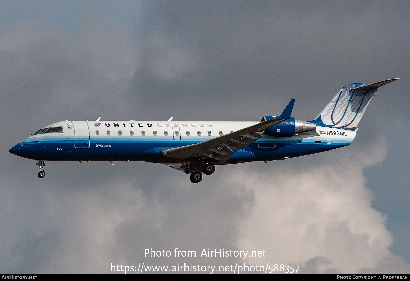 Aircraft Photo of N593ML | Bombardier CRJ-200LR (CL-600-2B19) | United Express | AirHistory.net #588357