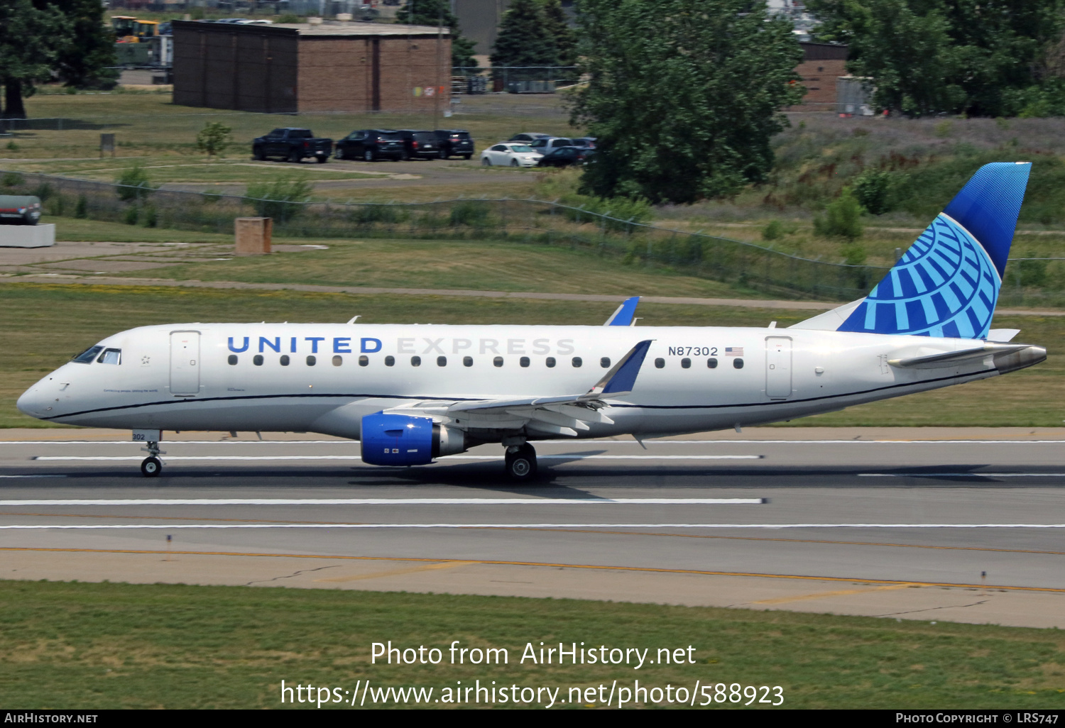 Aircraft Photo of N87302 | Embraer 175LR (ERJ-170-200LR) | United Express | AirHistory.net #588923