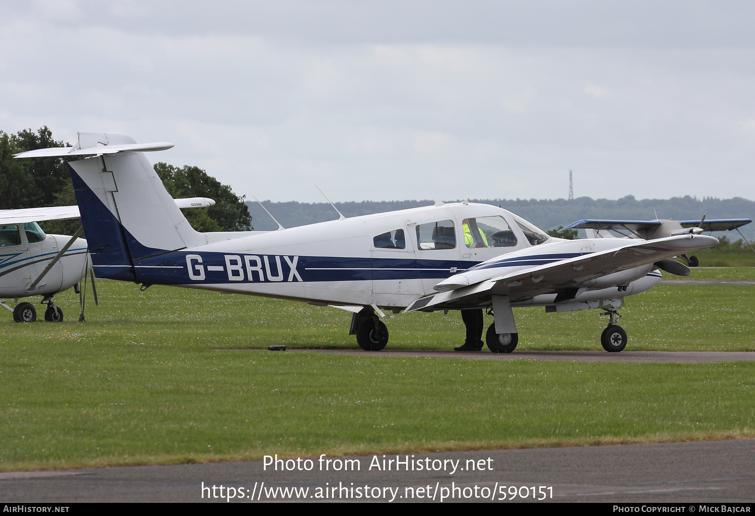 Aircraft Photo of G-BRUX | Piper PA-44-180 Seminole | AirHistory.net #590151