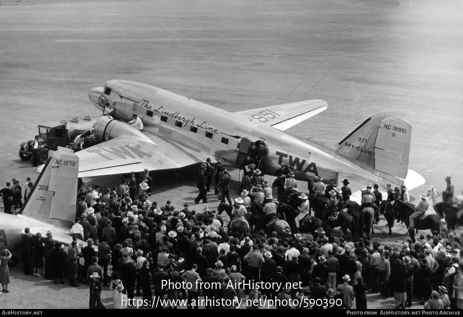 Aircraft Photo of NC18951 | Douglas DC-3-209A | AirHistory.net #590390