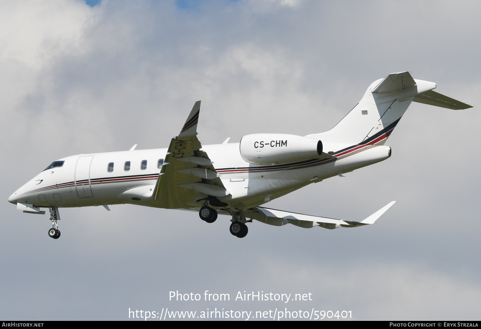 Aircraft Photo of CS-CHM | Bombardier Challenger 350 (BD-100-1A10) | AirHistory.net #590401