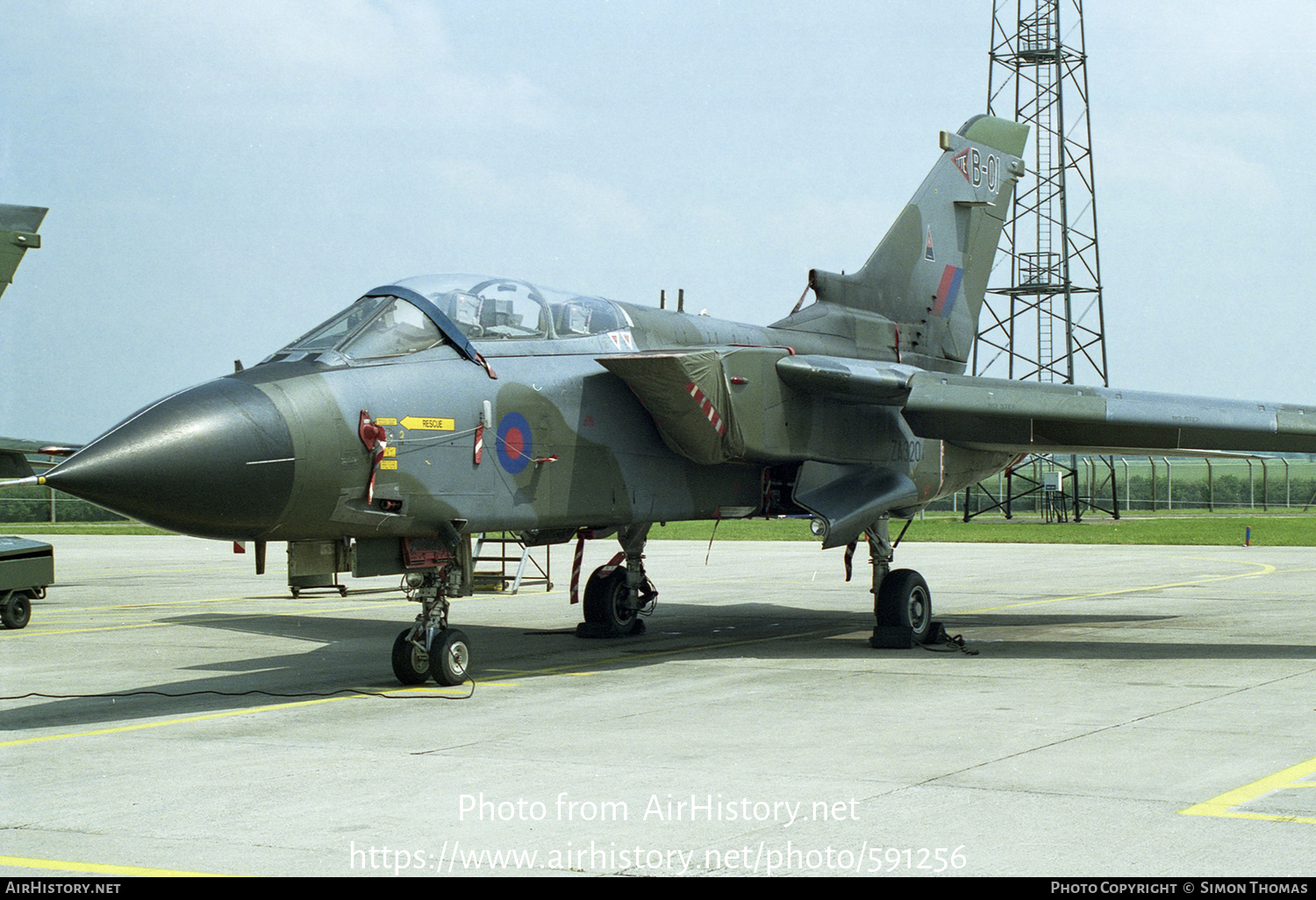 Aircraft Photo of ZA320 | Panavia Tornado GR1 | UK - Air Force | AirHistory.net #591256