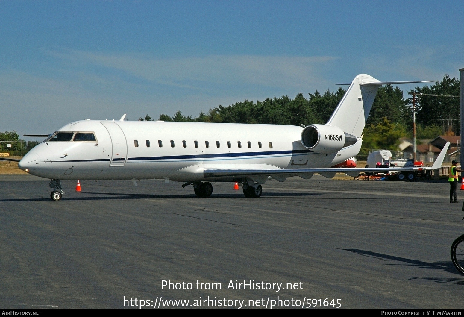 Aircraft Photo of N168SW | Bombardier Challenger 850 (CRJ-200SE/CL-600-2B19) | AirHistory.net #591645