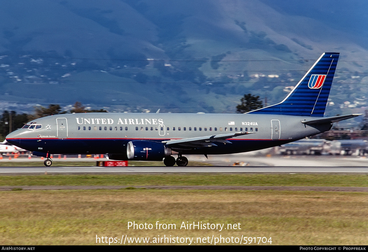 Aircraft Photo of N324UA | Boeing 737-322 | United Airlines | AirHistory.net #591704