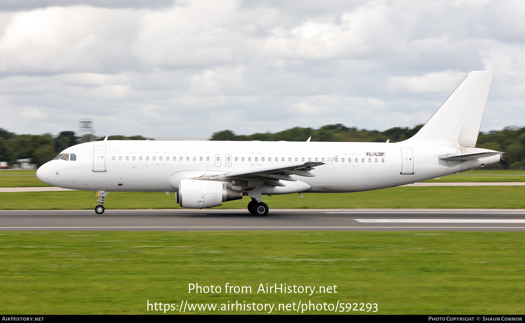 Aircraft Photo of YL-LDF | Airbus A320-214 | AirHistory.net #592293