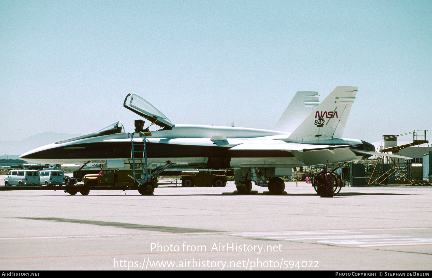 Aircraft Photo of 161214 / NASA 842 | McDonnell Douglas F/A-18A Hornet | NASA - National Aeronautics and Space Administration | AirHistory.net #594022