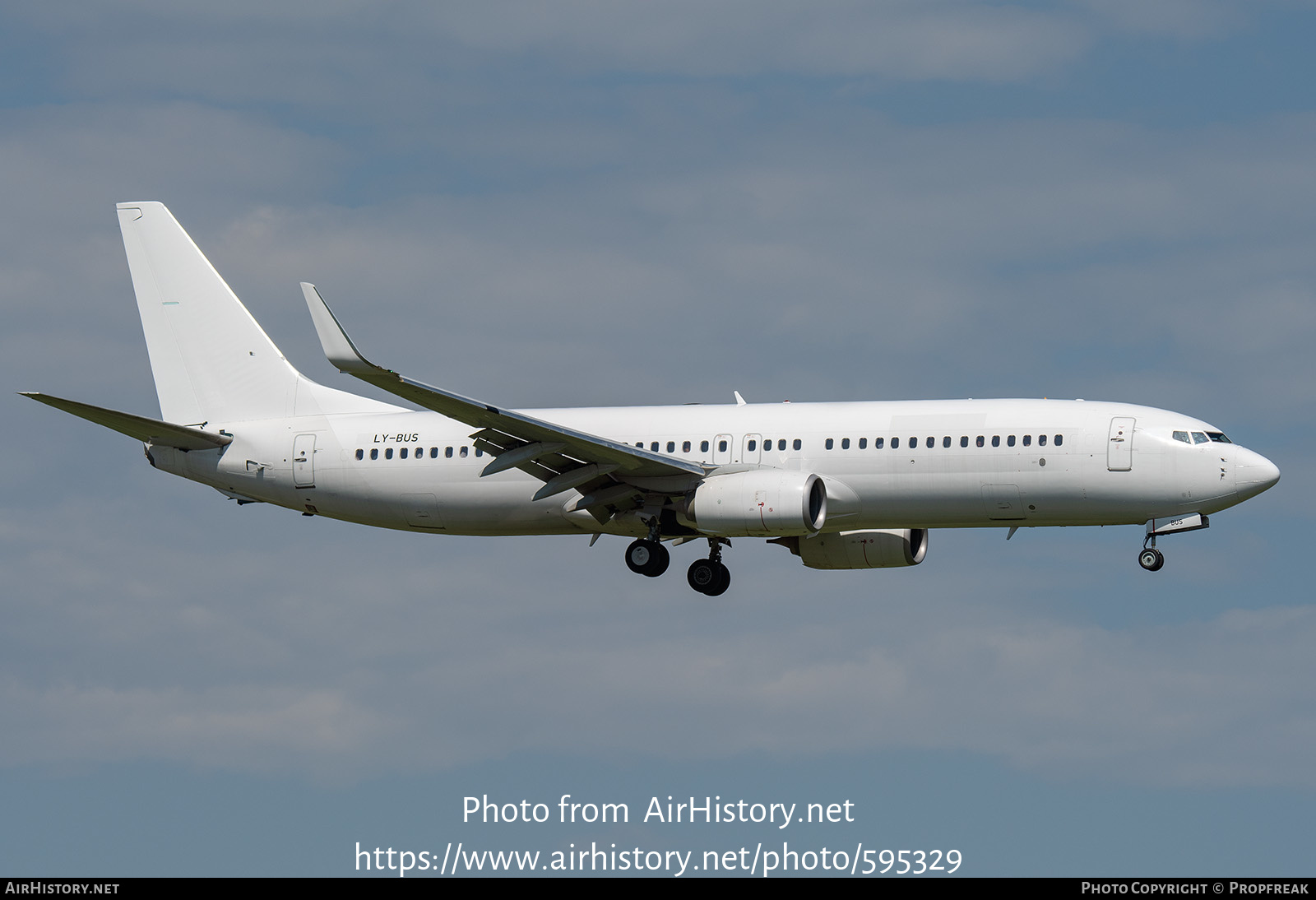 Aircraft Photo of LY-BUS | Boeing 737-82R | AirHistory.net #595329