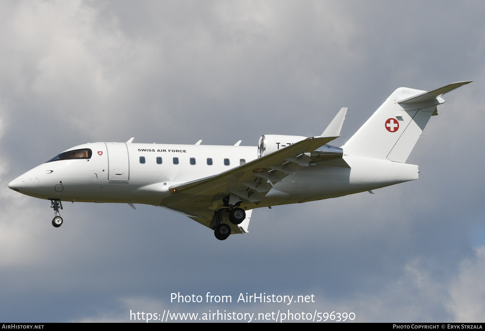 Aircraft Photo of T-752 | Bombardier Challenger 604 (CL-600-2B16) | Switzerland - Air Force | AirHistory.net #596390