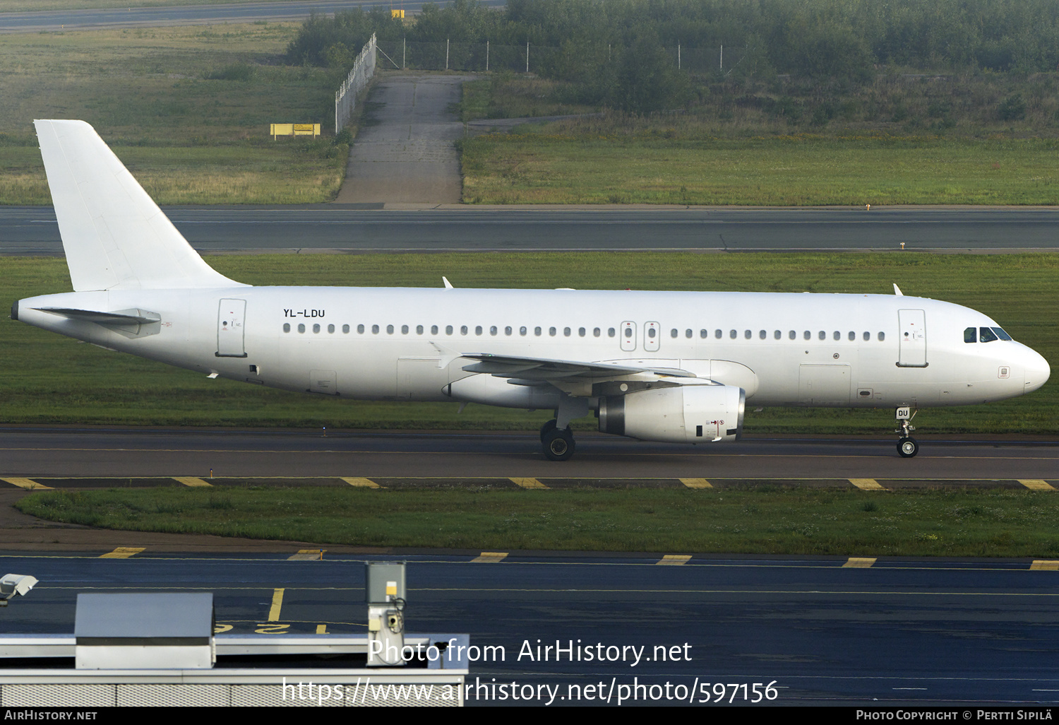 Aircraft Photo of YL-LDU | Airbus A320-232 | AirHistory.net #597156