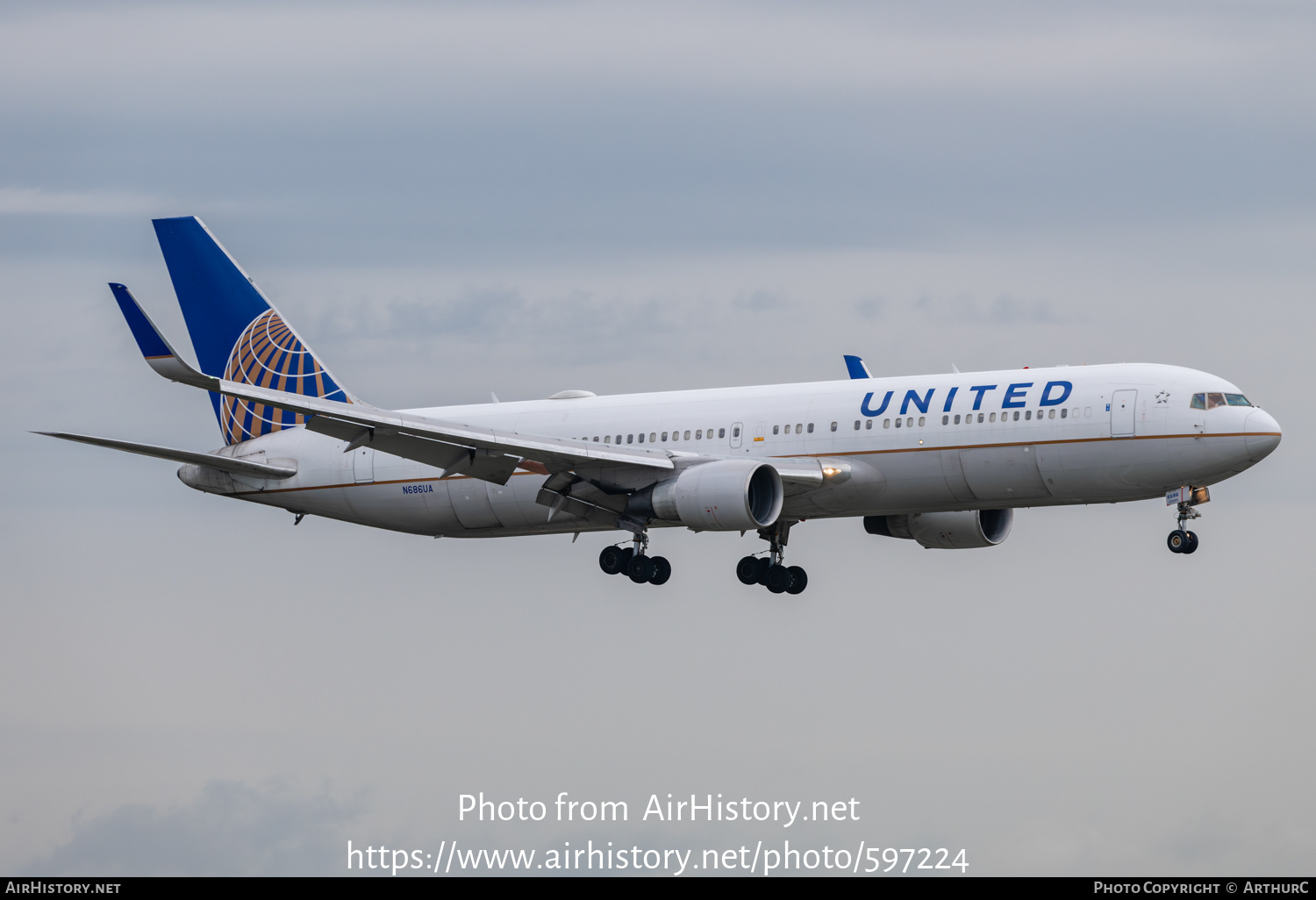 Aircraft Photo of N686UA | Boeing 767-3CB/ER | United Airlines | AirHistory.net #597224