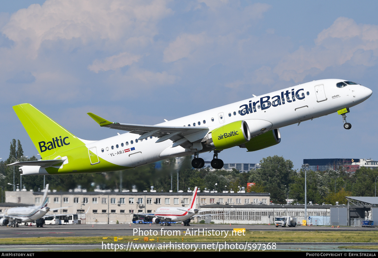 Aircraft Photo of YL-ABJ | Airbus A220-371 (BD-500-1A11) | AirBaltic | AirHistory.net #597368