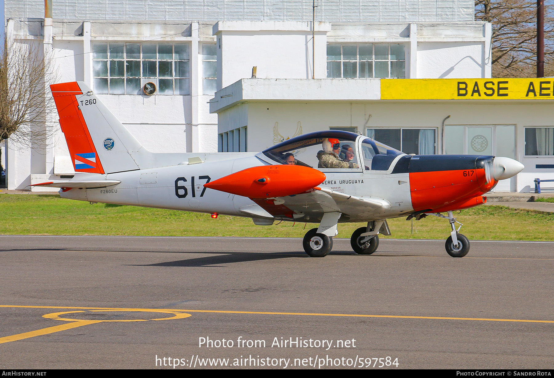 Aircraft Photo of 617 | Aermacchi SF-260... | Uruguay - Air Force ...