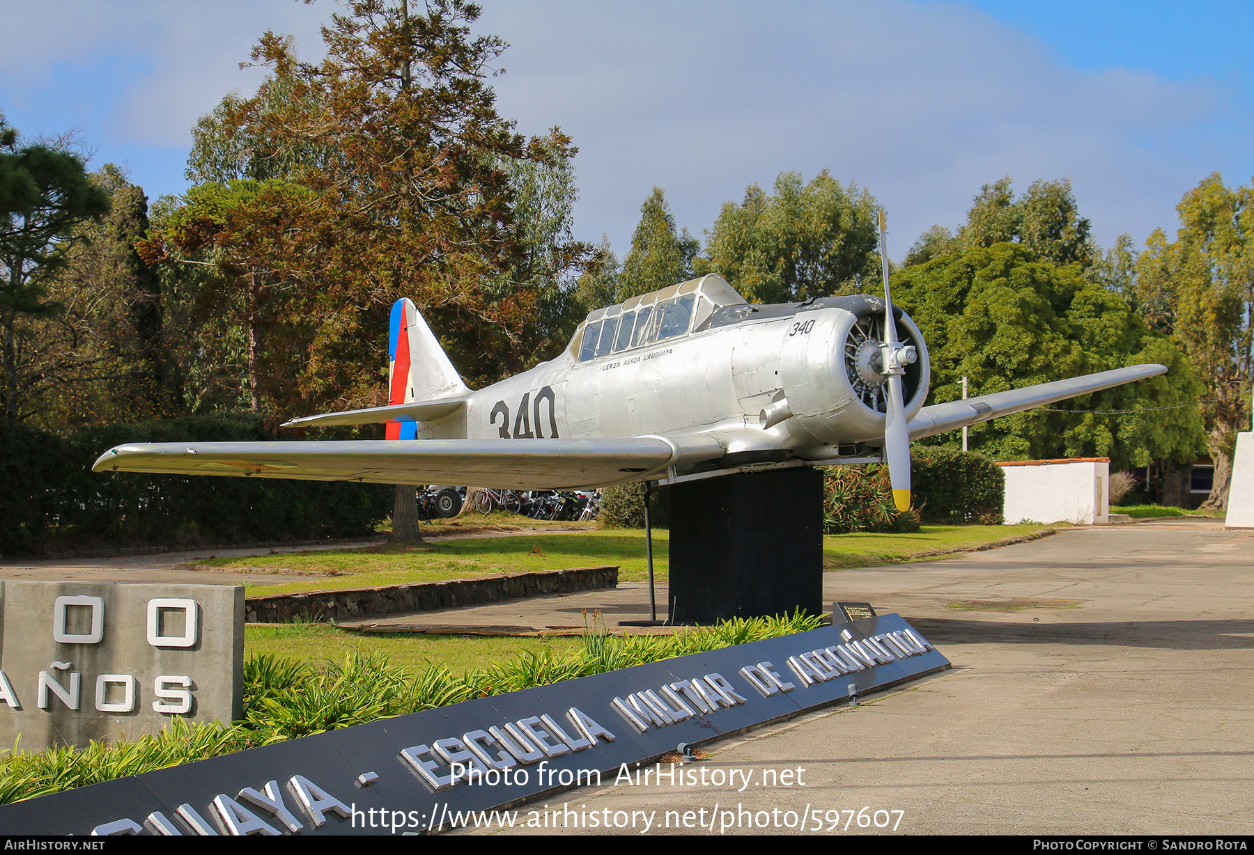 Aircraft Photo of 340 | North American AT-6D Texan | Uruguay - Air Force | AirHistory.net #597607