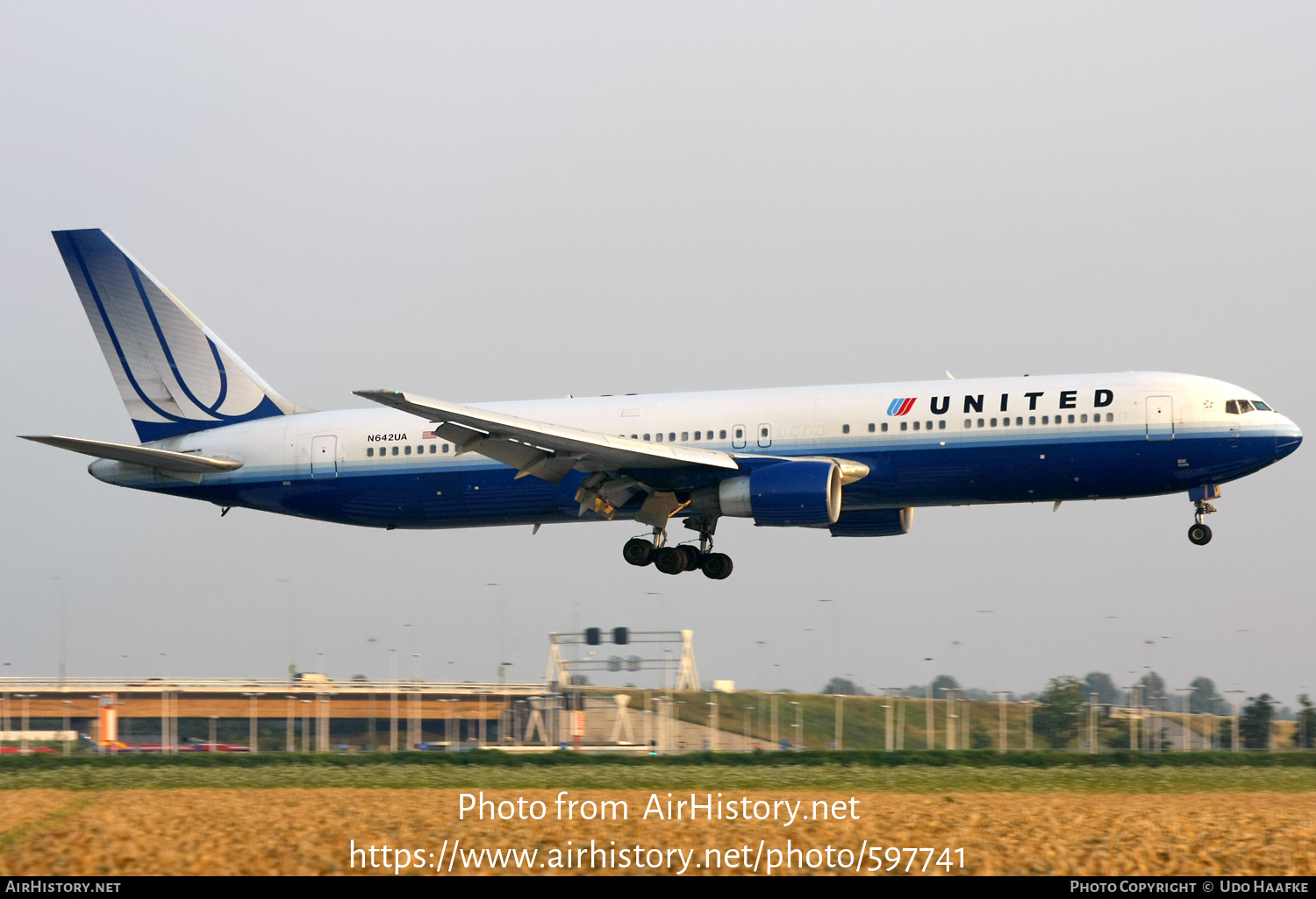 Aircraft Photo of N642UA | Boeing 767-322/ER | United Airlines | AirHistory.net #597741