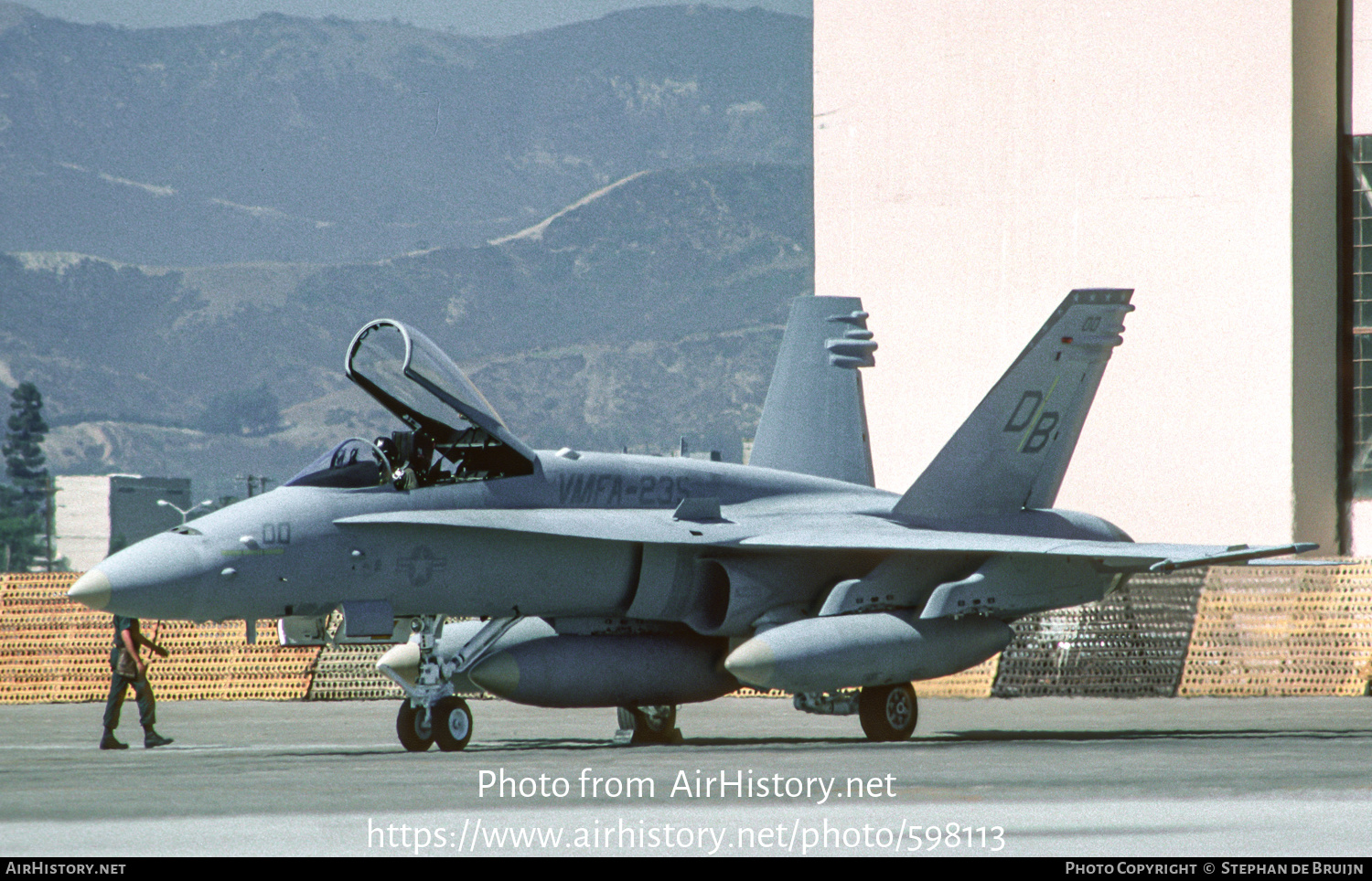 Aircraft Photo of 163769 | McDonnell Douglas F/A-18A Hornet | USA - Marines | AirHistory.net #598113