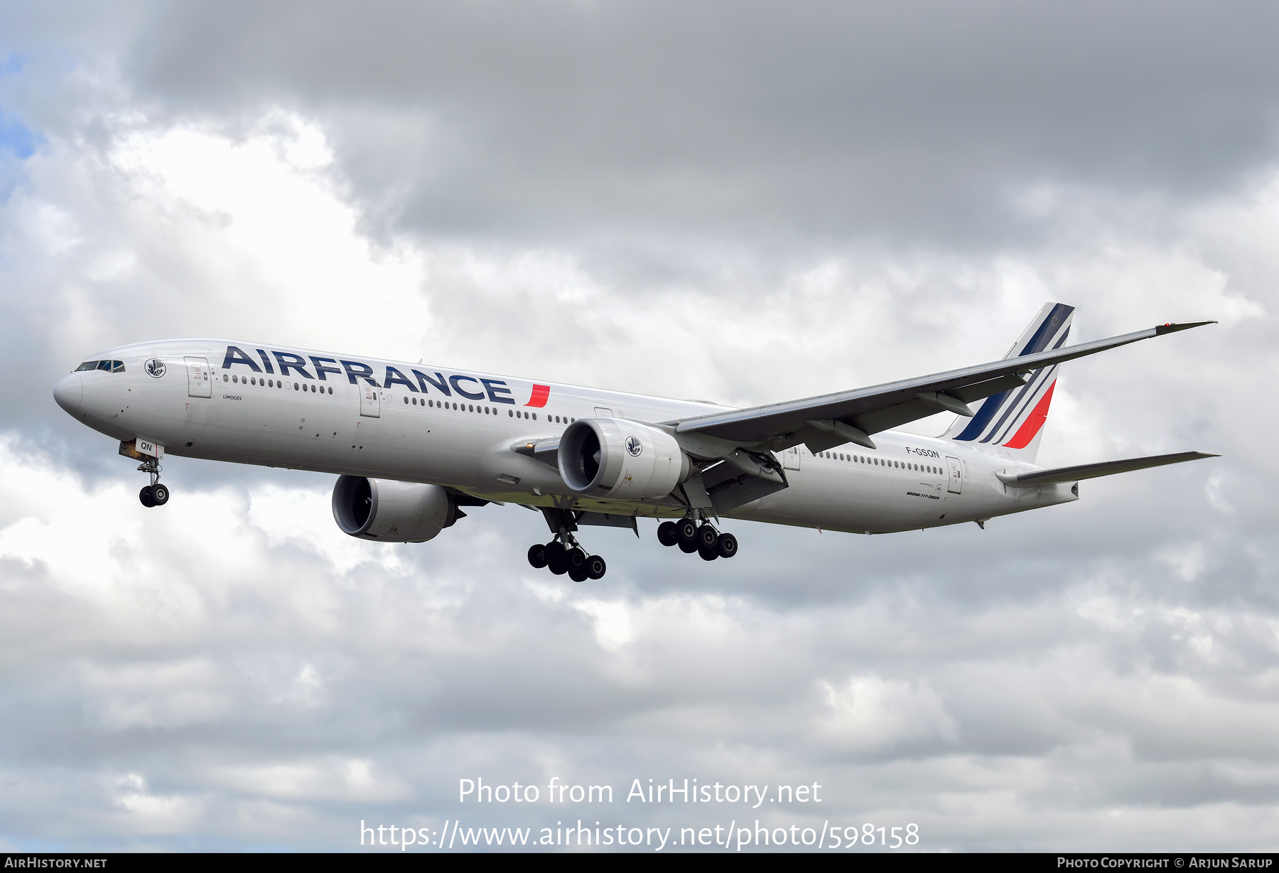 Aircraft Photo of F-GSQN | Boeing 777-328/ER | Air France | AirHistory.net #598158