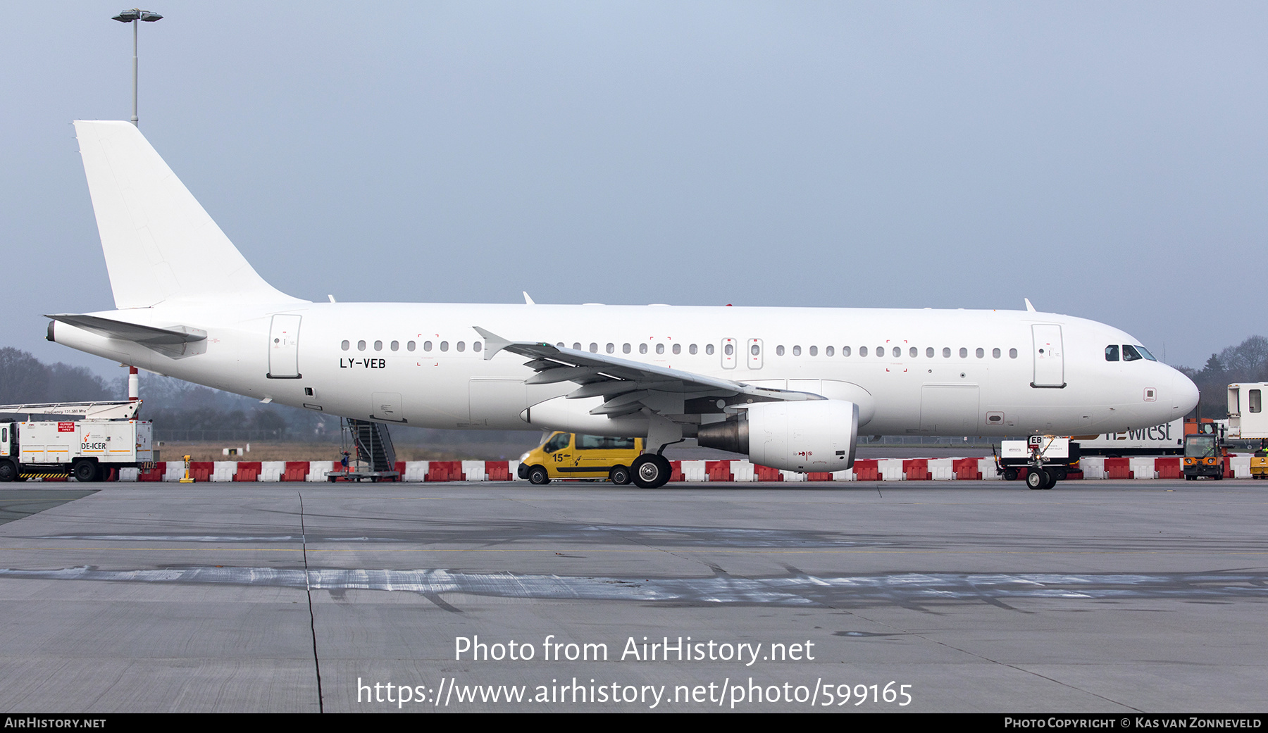 Aircraft Photo of LY-VEB | Airbus A320-214 | AirHistory.net #599165