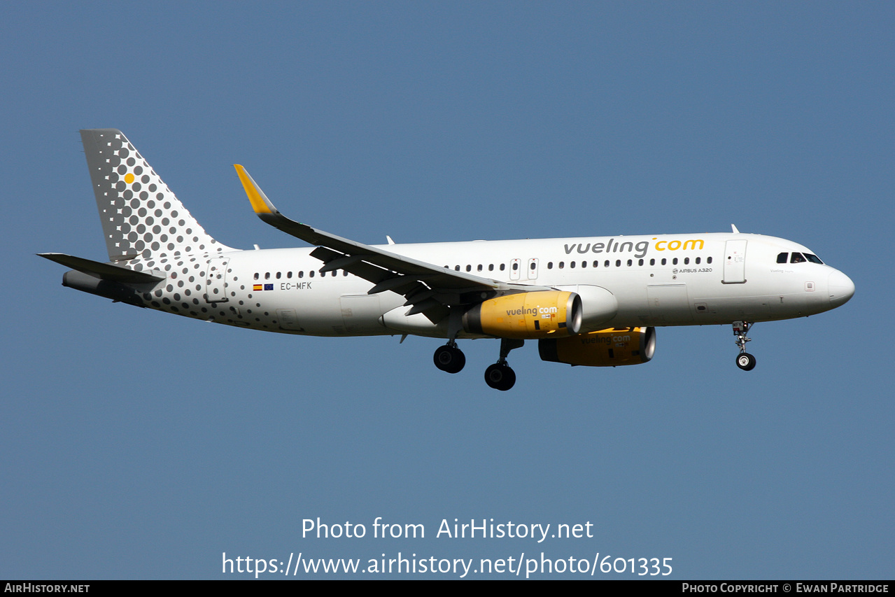 Aircraft Photo of EC-MFK | Airbus A320-232 | Vueling Airlines | AirHistory.net #601335