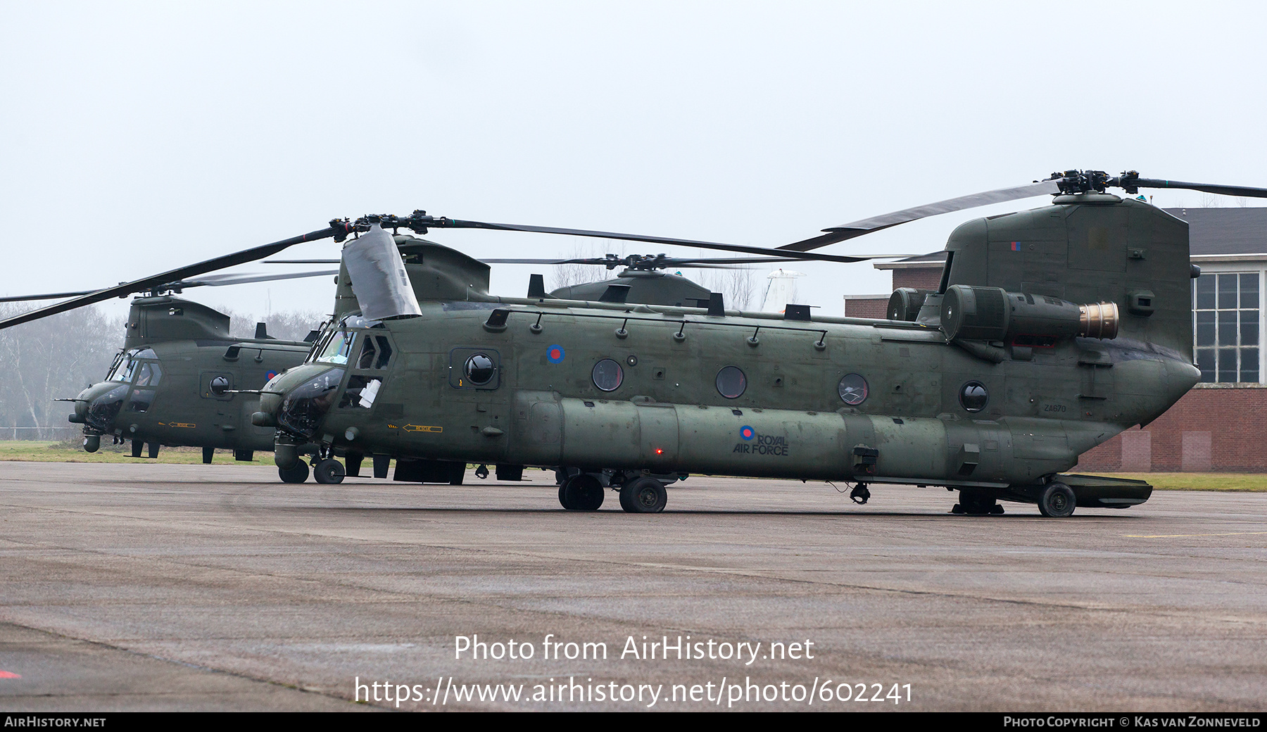 Aircraft Photo of ZA670 | Boeing Chinook HC4 (352) | UK - Air Force | AirHistory.net #602241