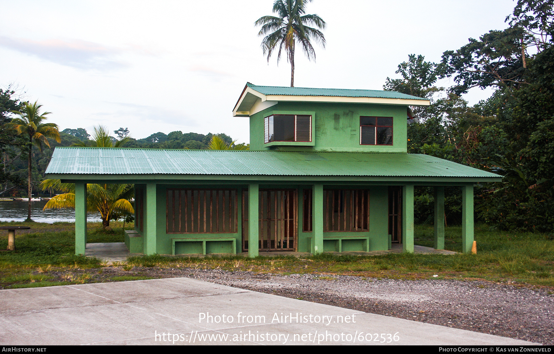 Airport photo of Barra de Tortuguero (MRBT / TTQ) in Costa Rica ...