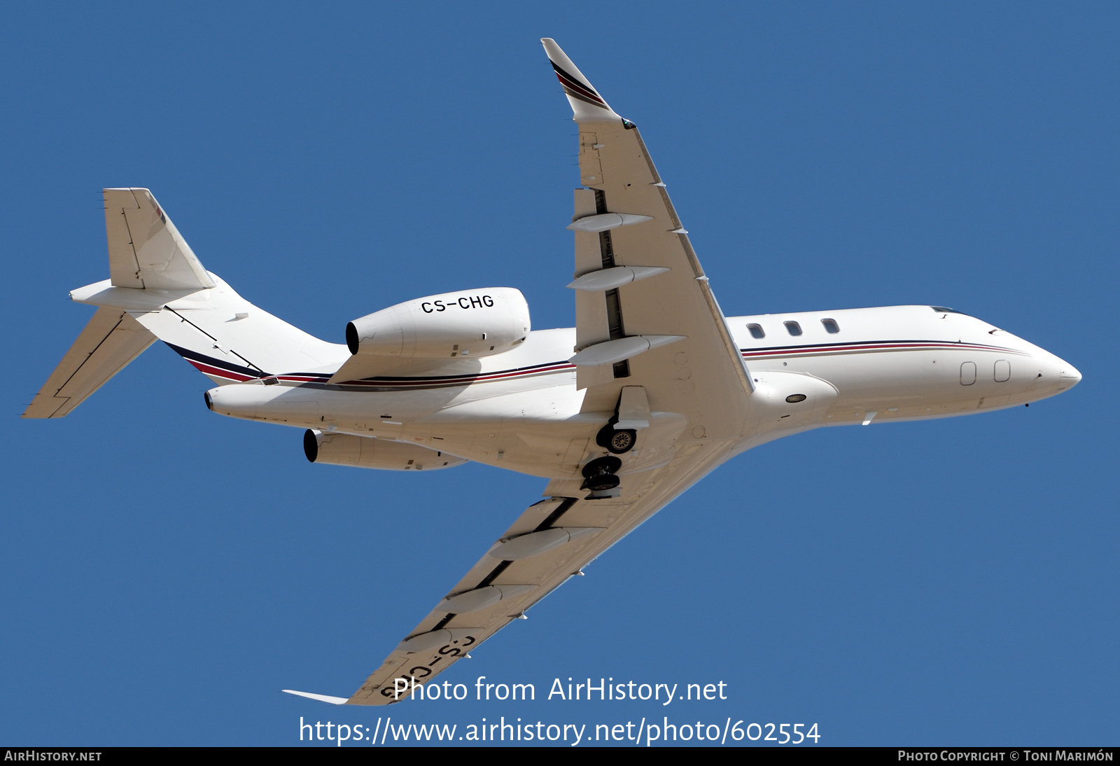 Aircraft Photo of CS-CHG | Bombardier Challenger 350 (BD-100-1A10) | AirHistory.net #602554