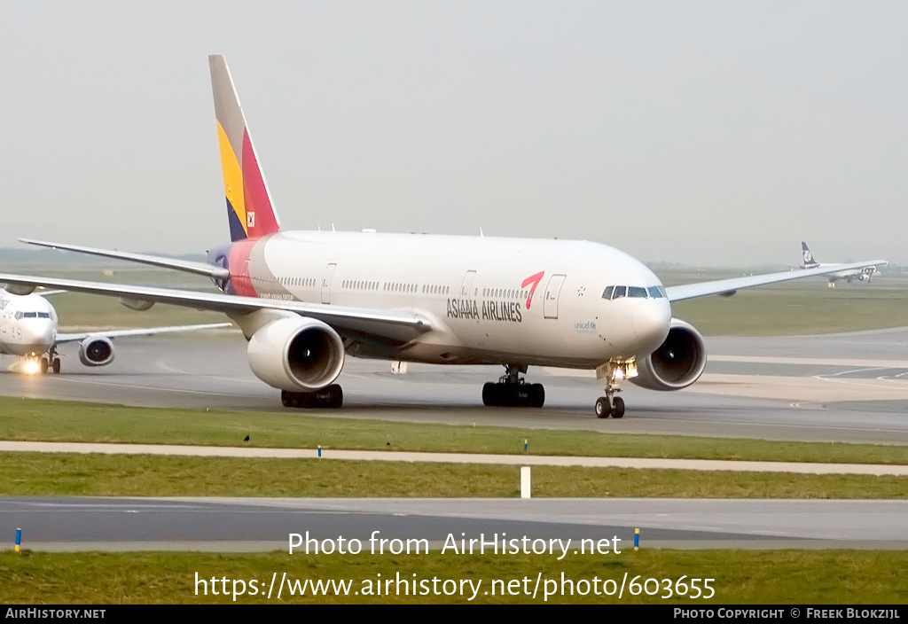 Aircraft Photo of HL7755 | Boeing 777-28E/ER | Asiana Airlines | AirHistory.net #603655