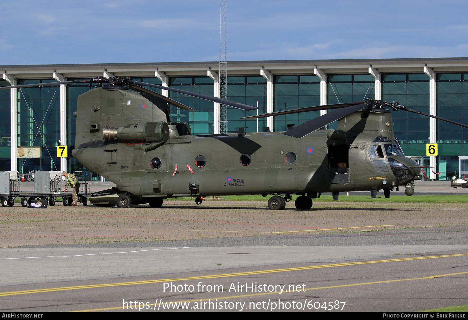 Aircraft Photo of ZD981 | Boeing Chinook HC6A (352) | UK - Air Force | AirHistory.net #604587