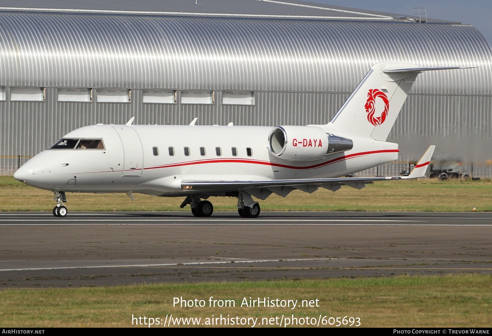 Aircraft Photo of G-DAYA | Bombardier Challenger 604 (CL-600-2B16) | AirHistory.net #605693