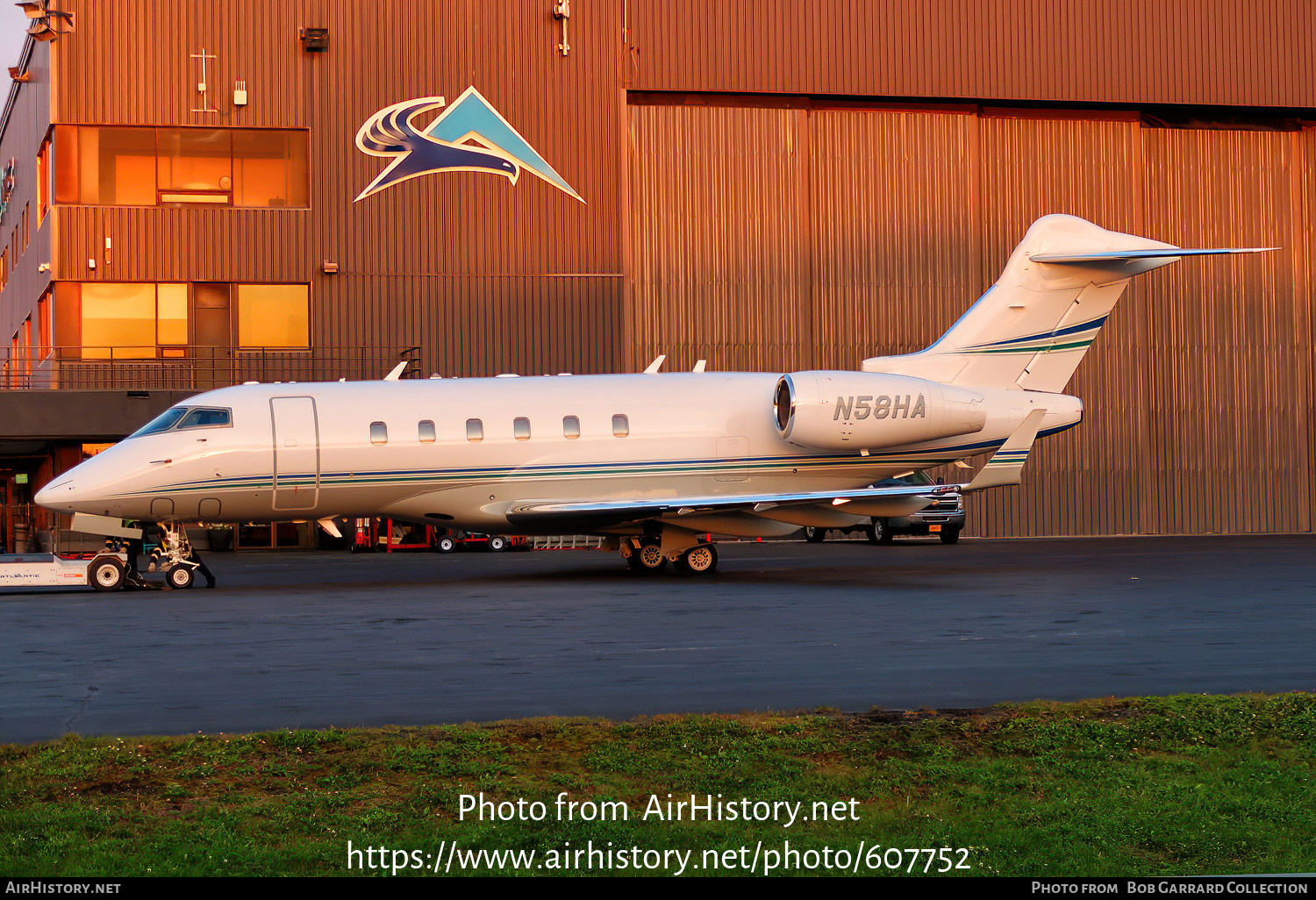 Aircraft Photo of N58HA | Bombardier Challenger 300 (BD-100-1A10) | AirHistory.net #607752