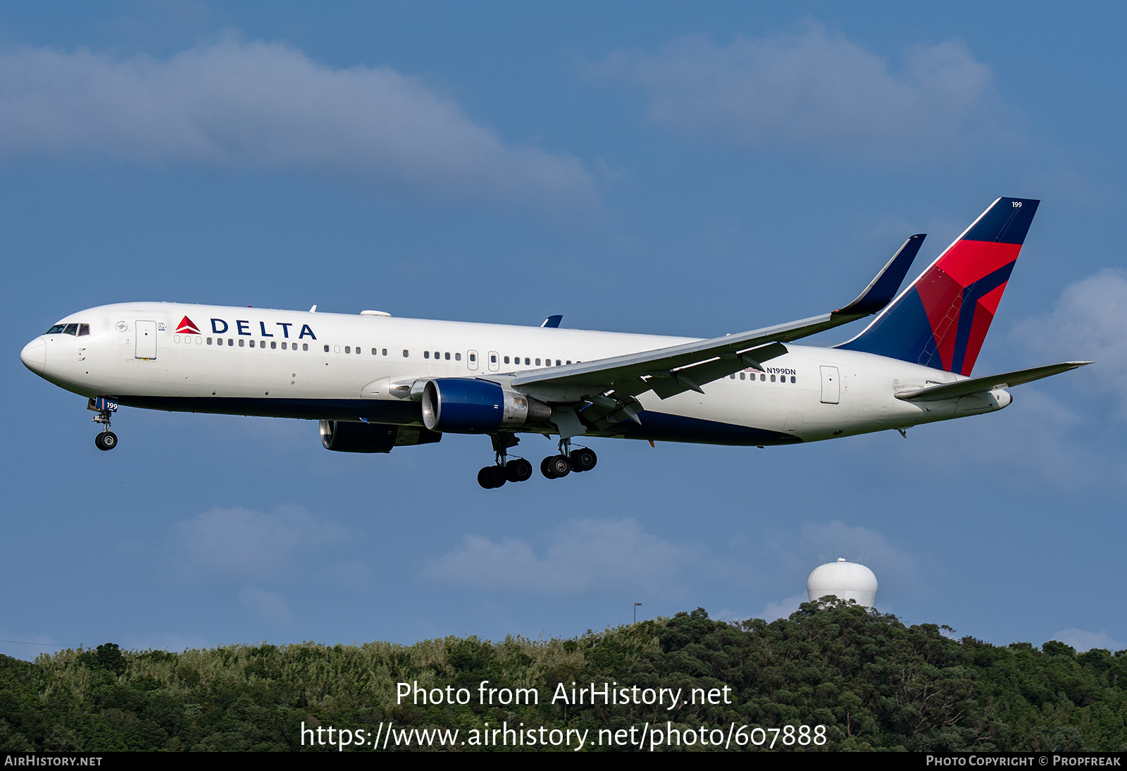 Aircraft Photo of N199DN | Boeing 767-332/ER | Delta Air Lines | AirHistory.net #607888