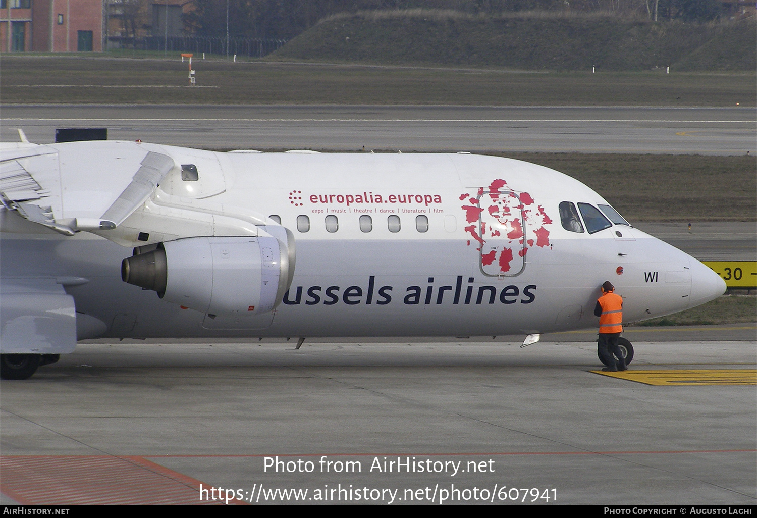 Aircraft Photo of OO-DWI | British Aerospace Avro 146-RJ100 | Brussels Airlines | AirHistory.net #607941