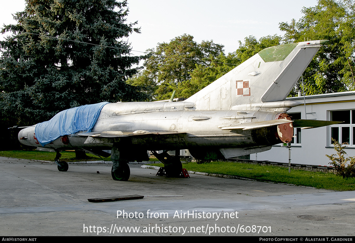 Aircraft Photo of 9352 | Mikoyan-Gurevich MiG-21UM | Poland - Air Force | AirHistory.net #608701