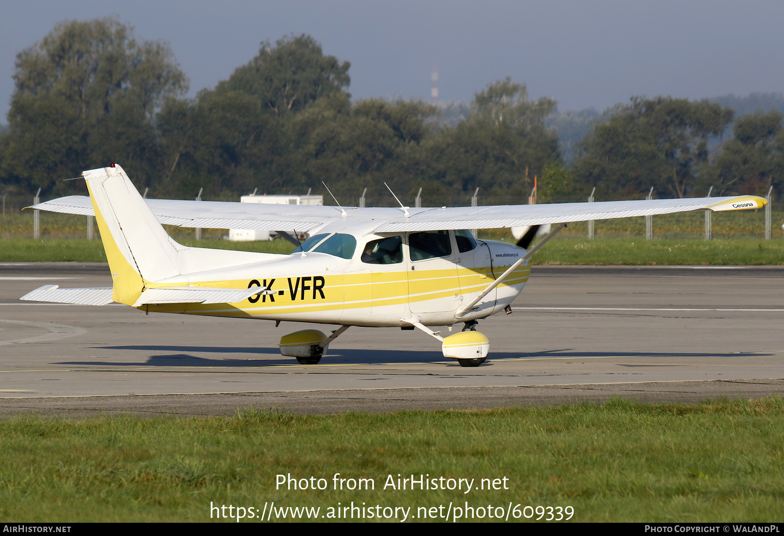 Aircraft Photo of OK-VFR | Cessna 172N Skyhawk | Aeroklub Praha Letnany | AirHistory.net #609339