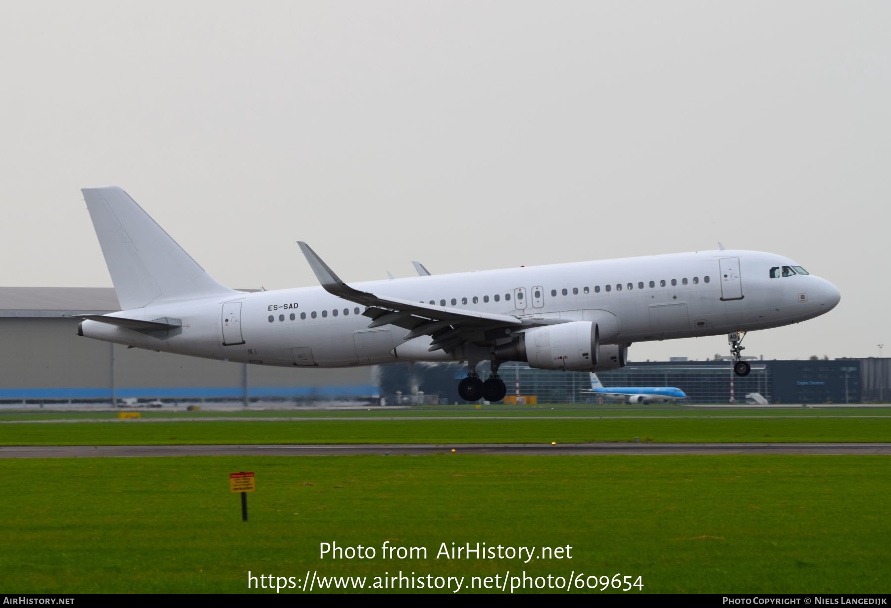 Aircraft Photo of ES-SAD | Airbus A320-214 | AirHistory.net #609654