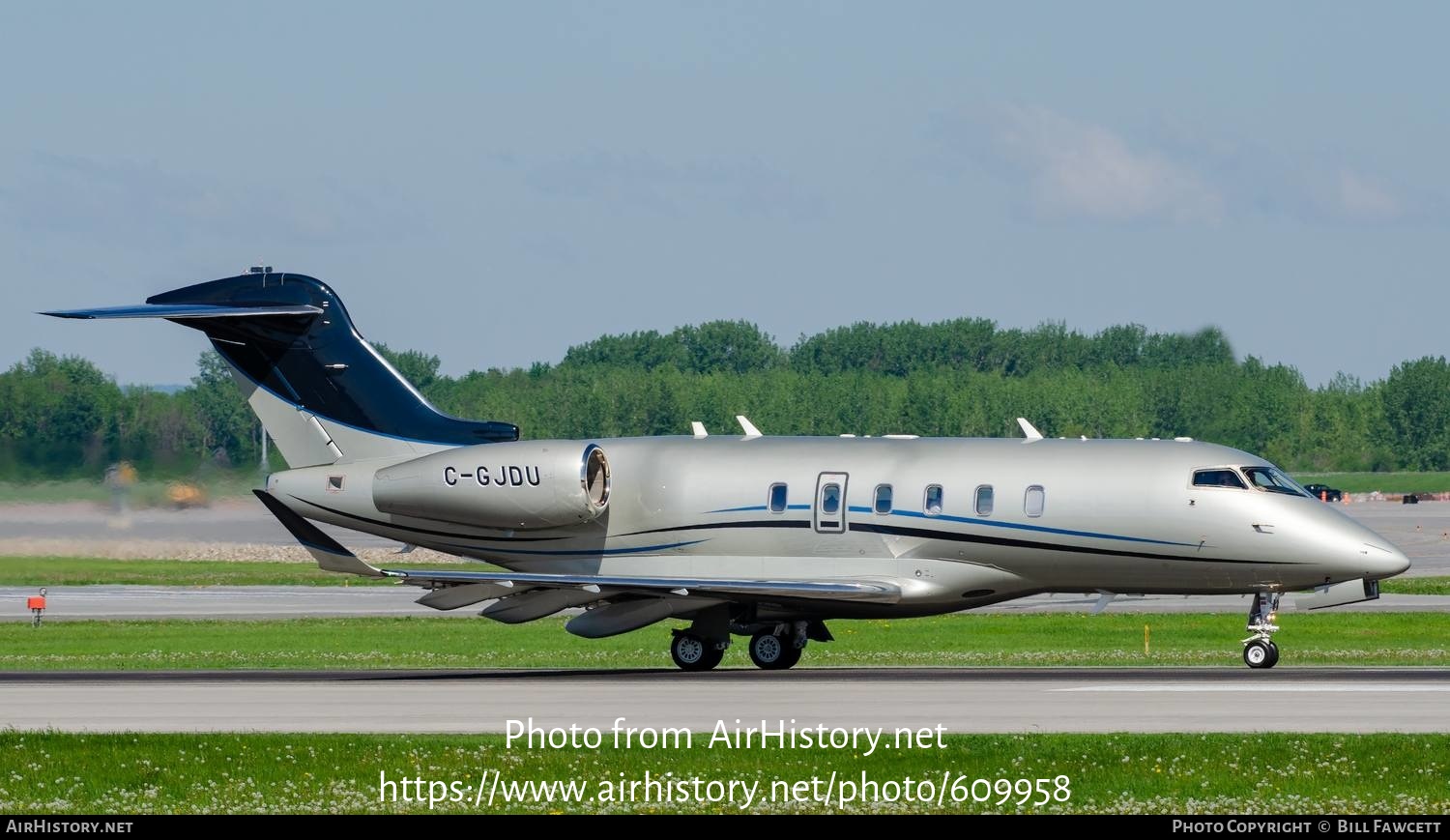 aircraft-photo-of-c-gjdu-bombardier-challenger-350-bd-100-1a10