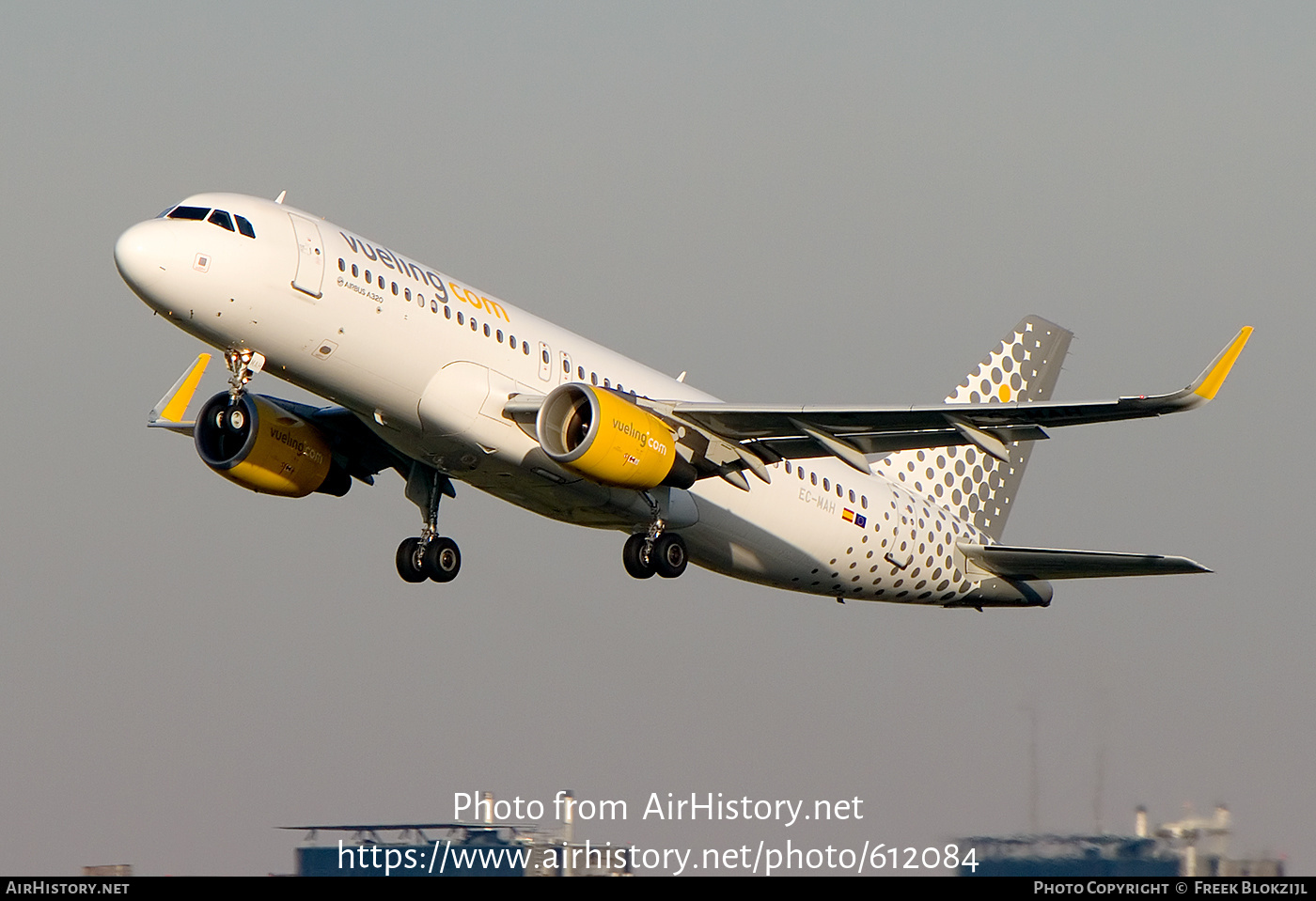 Aircraft Photo of EC-MAH | Airbus A320-214 | Vueling Airlines | AirHistory.net #612084