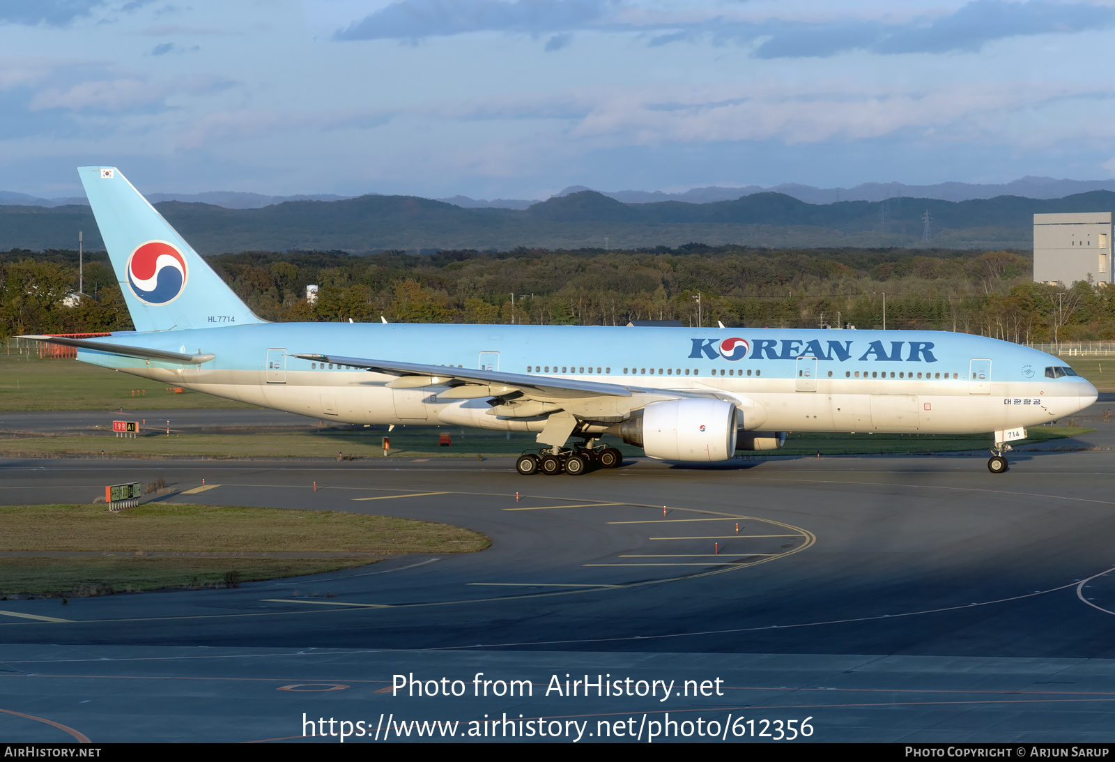 Aircraft Photo of HL7714 | Boeing 777-2B5/ER | Korean Air | AirHistory.net #612356