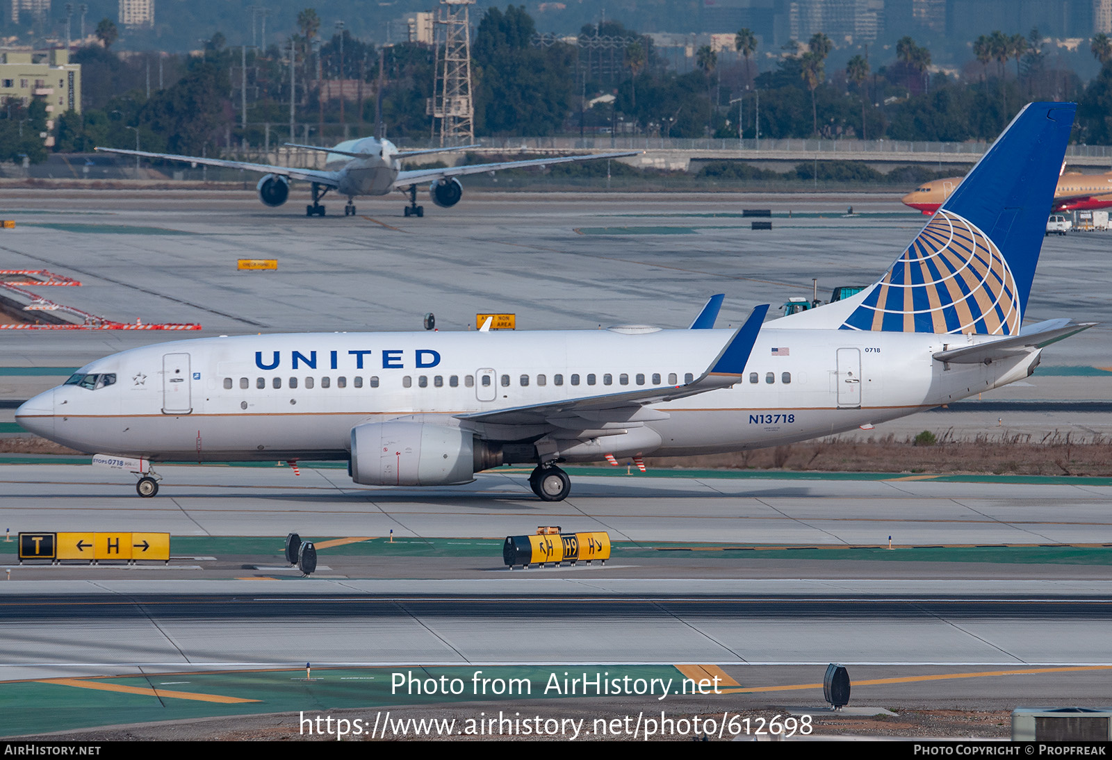 Aircraft Photo of N13718 | Boeing 737-724 | United Airlines | AirHistory.net #612698