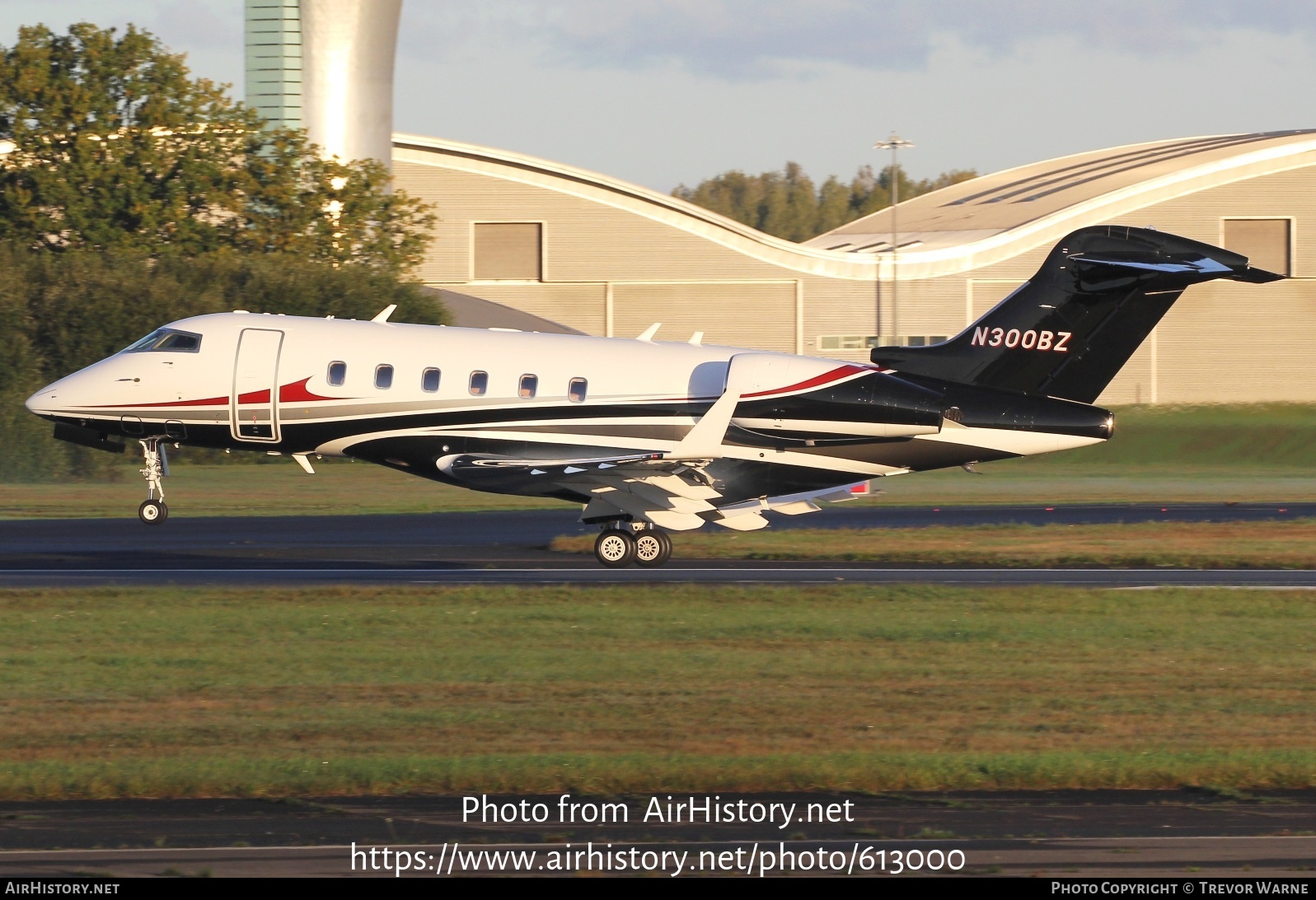 Aircraft Photo of N300BZ | Bombardier Challenger 300 (BD-100-1A10) | AirHistory.net #613000