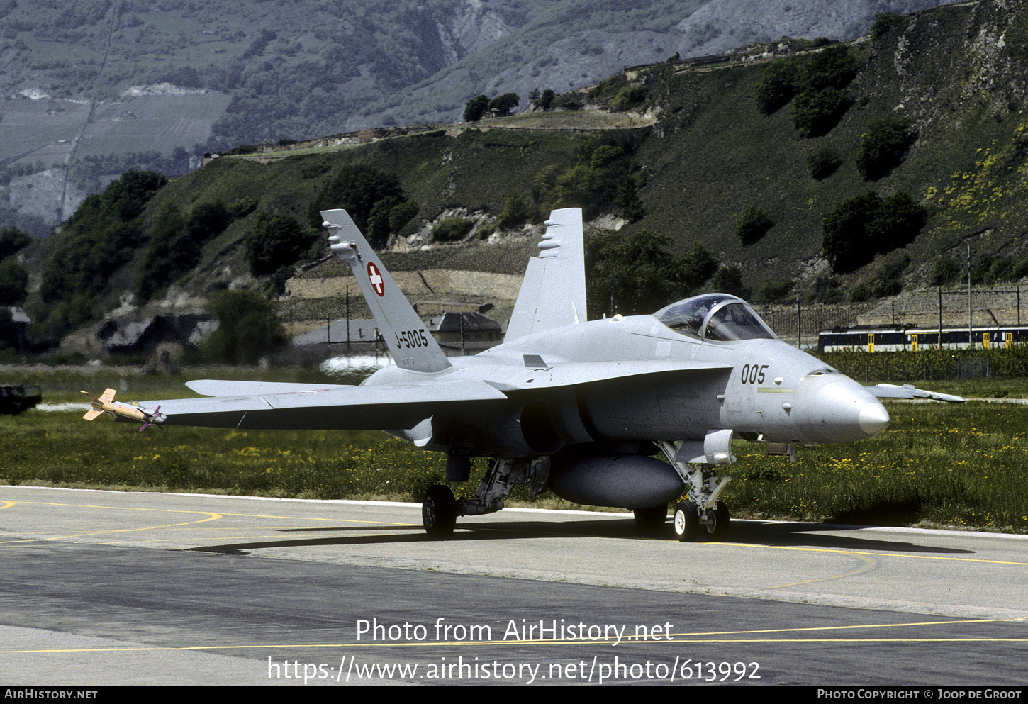 Aircraft Photo of J-5005 | McDonnell Douglas F/A-18C Hornet | Switzerland - Air Force | AirHistory.net #613992