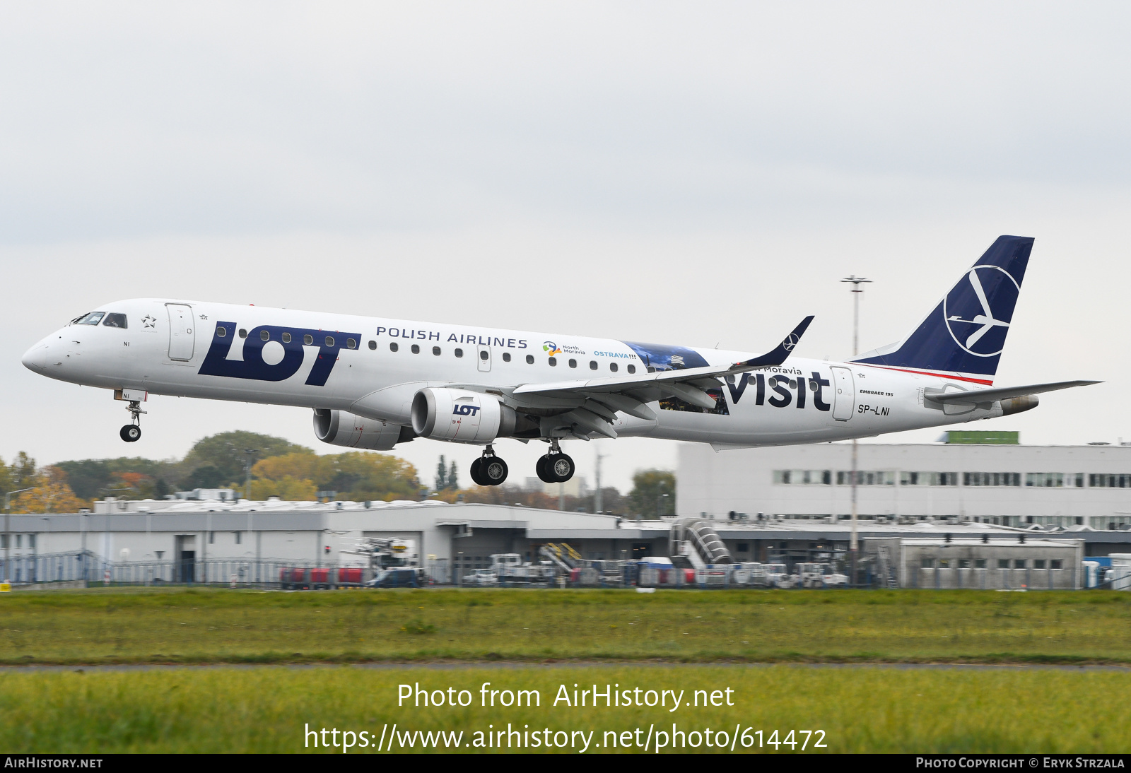 Aircraft Photo of SP-LNI | Embraer 195LR (ERJ-190-200LR) | LOT Polish Airlines - Polskie Linie Lotnicze | AirHistory.net #614472