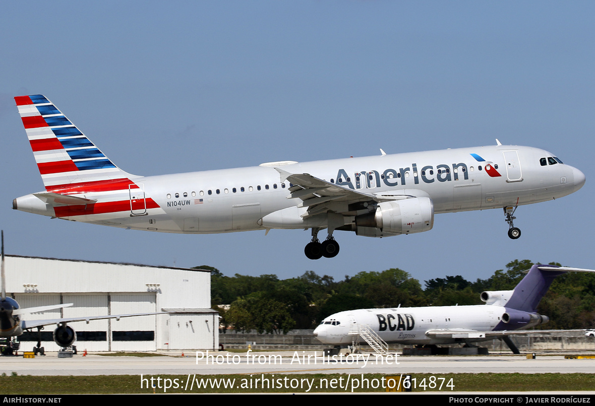 Aircraft Photo of N104UW | Airbus A320-214 | American Airlines | AirHistory.net #614874